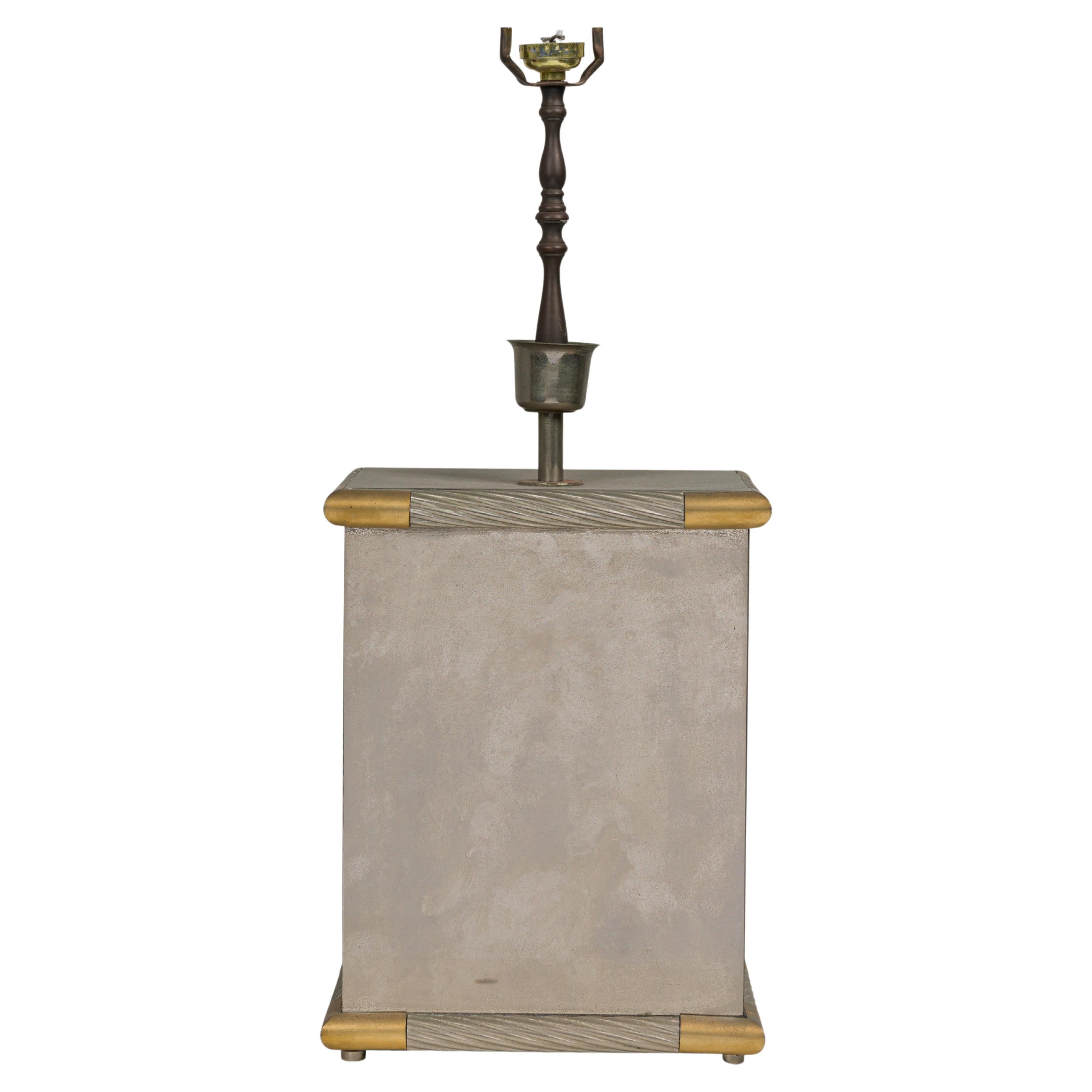 Lampe de bureau rectangulaire italienne Tommaso Barbi en laiton et métal argenté du milieu du siècle dernier