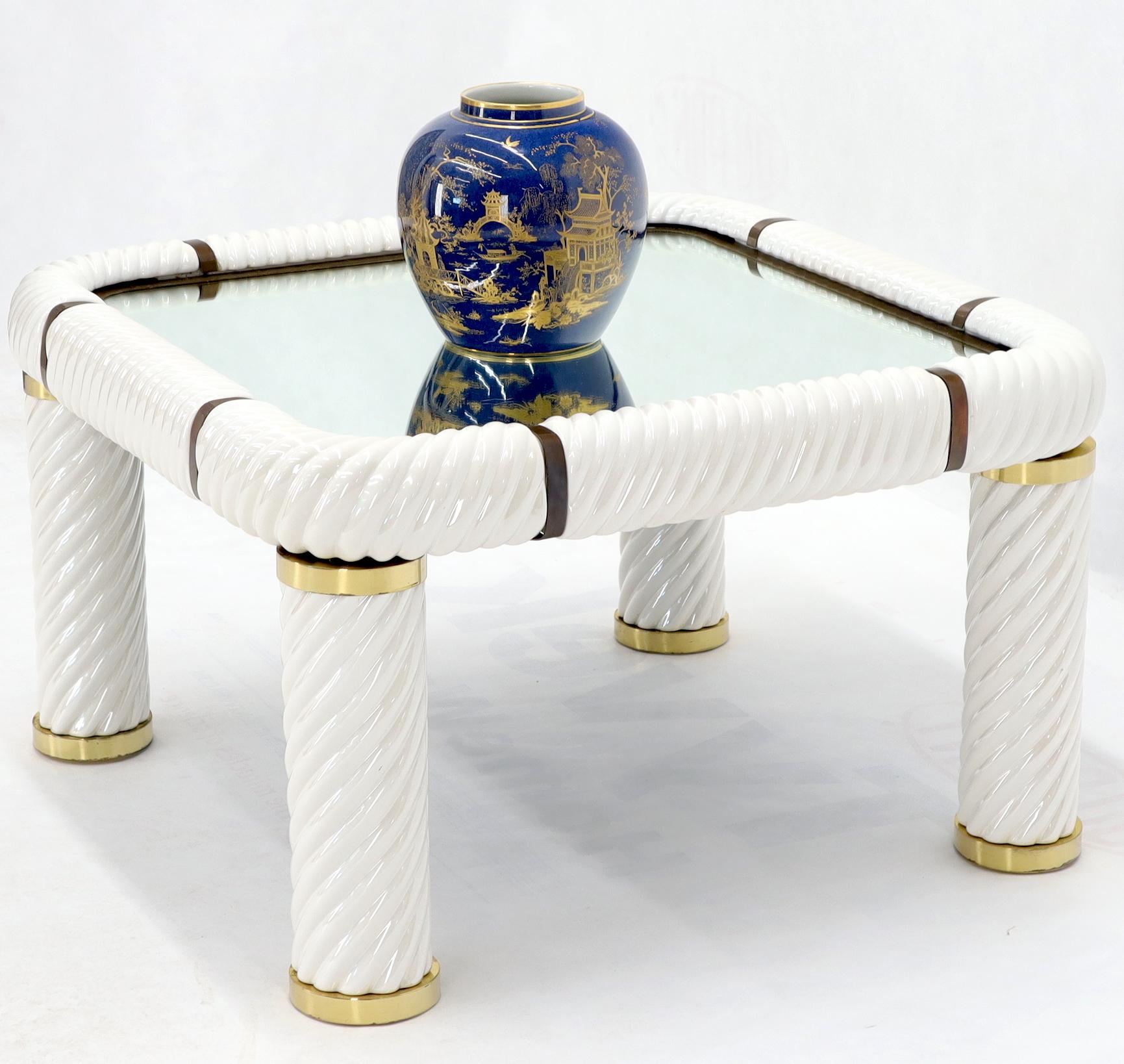 Tommaso Barbi Table d'appoint carrée en porcelaine:: style italien du milieu du siècle dernier en vente 6