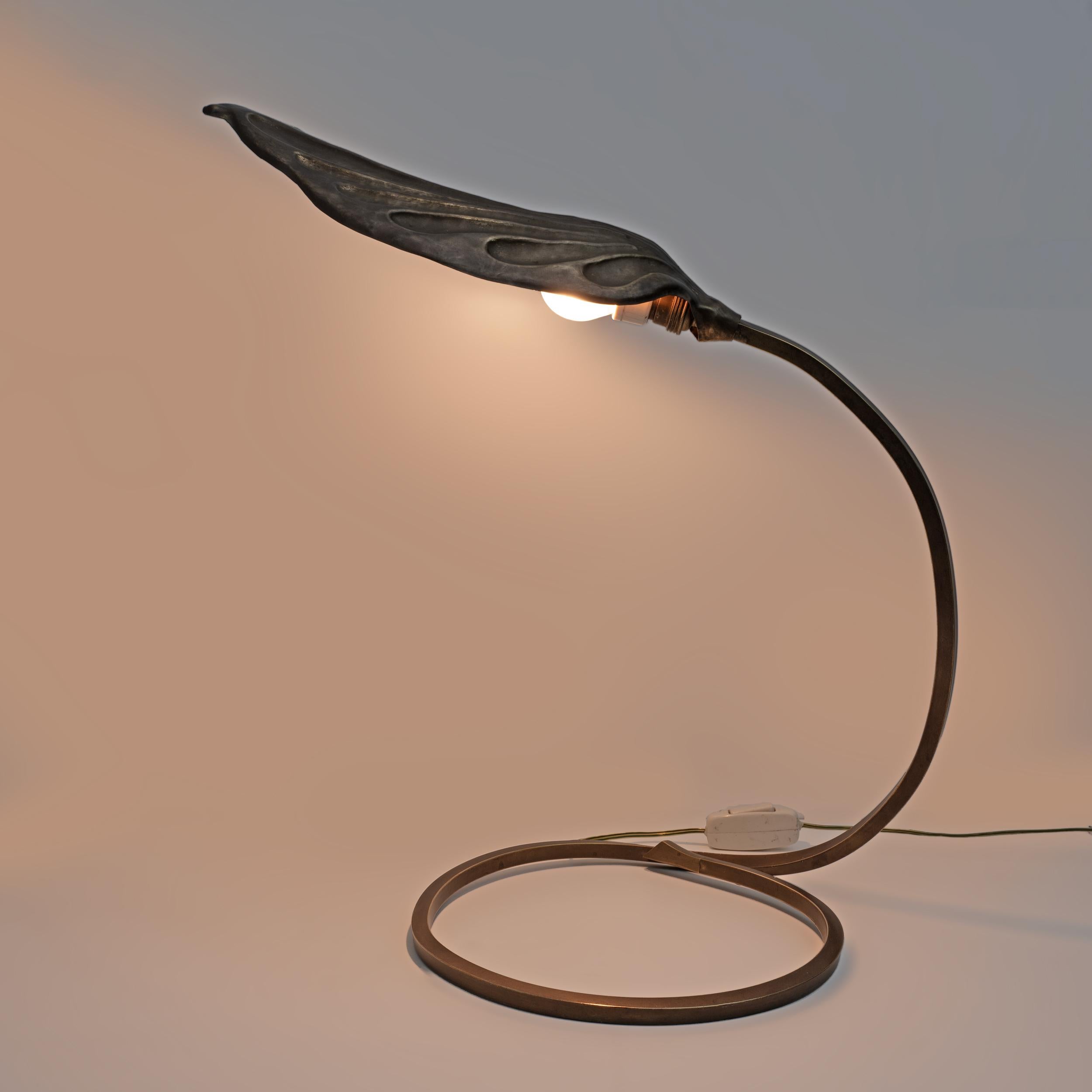 Tommaso Barbi Lampe de table à feuilles en laiton, modernité du milieu du siècle, Bottega Gadda, années 1960 Bon état - En vente à Puglia, Puglia