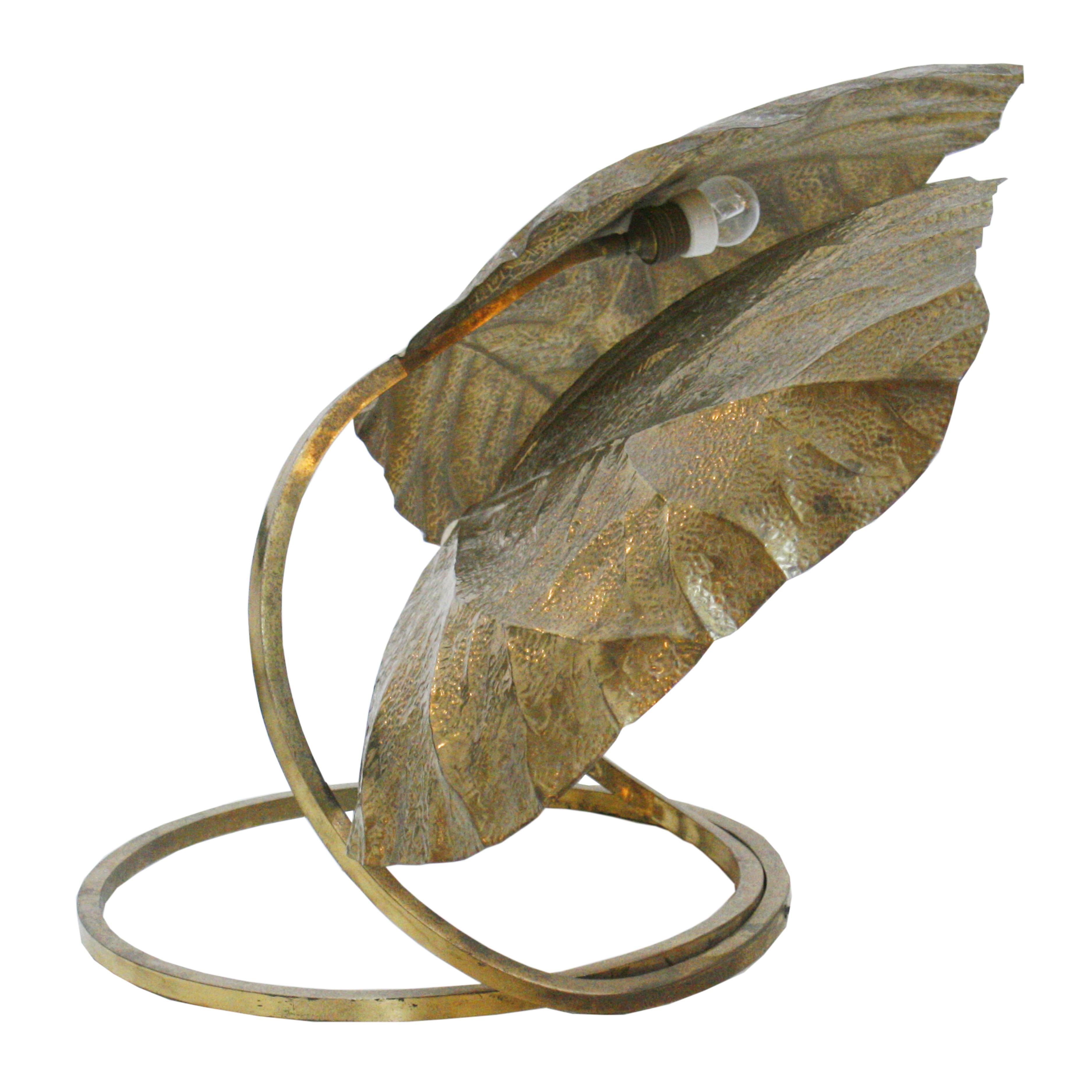 Tommaso Barbi Mid-Century Modern Italian Brass Leaves Shape Tischlampe (Moderne der Mitte des Jahrhunderts) im Angebot