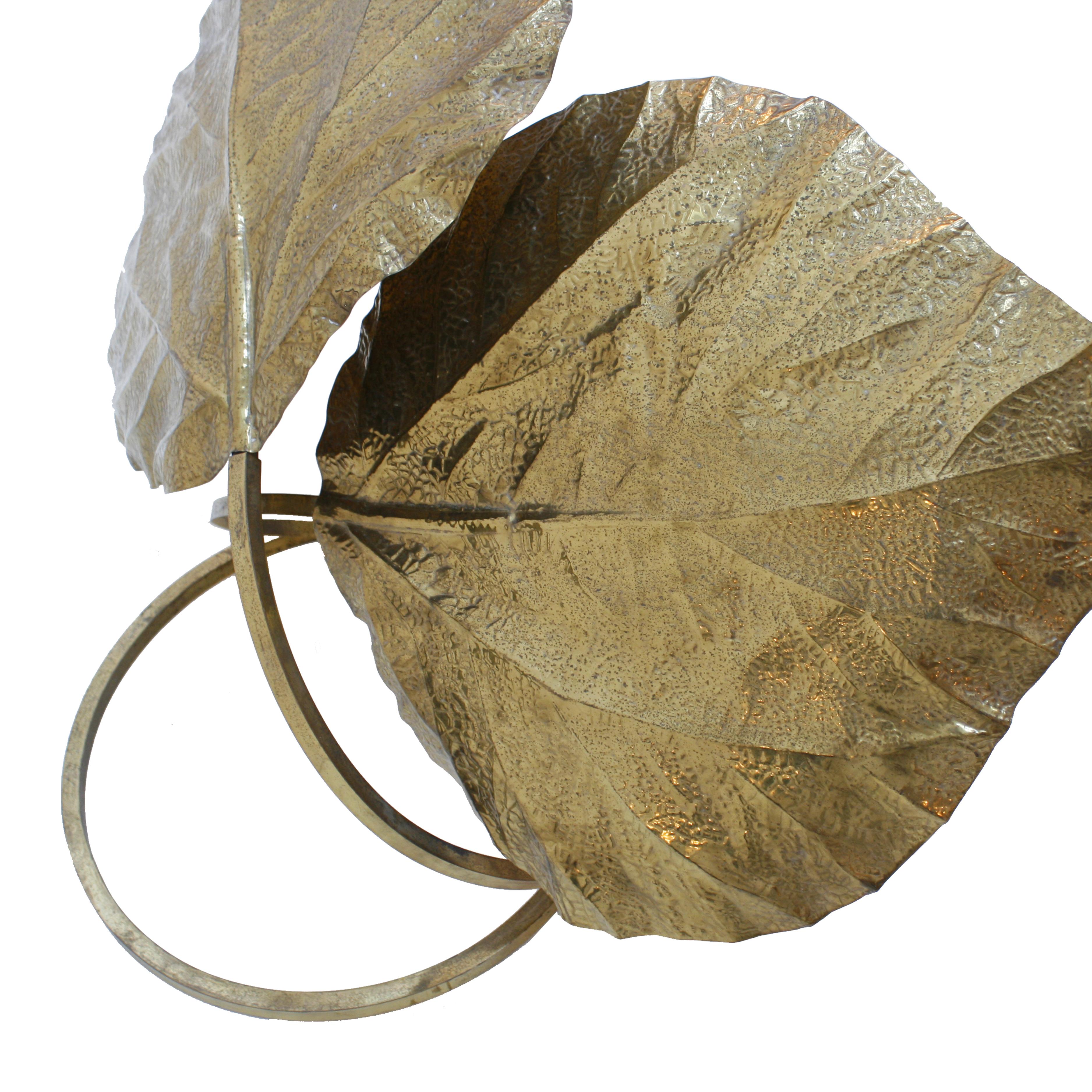 Tommaso Barbi Mid-Century Modern Italian Brass Leaves Shape Tischlampe im Zustand „Gut“ im Angebot in Madrid, ES