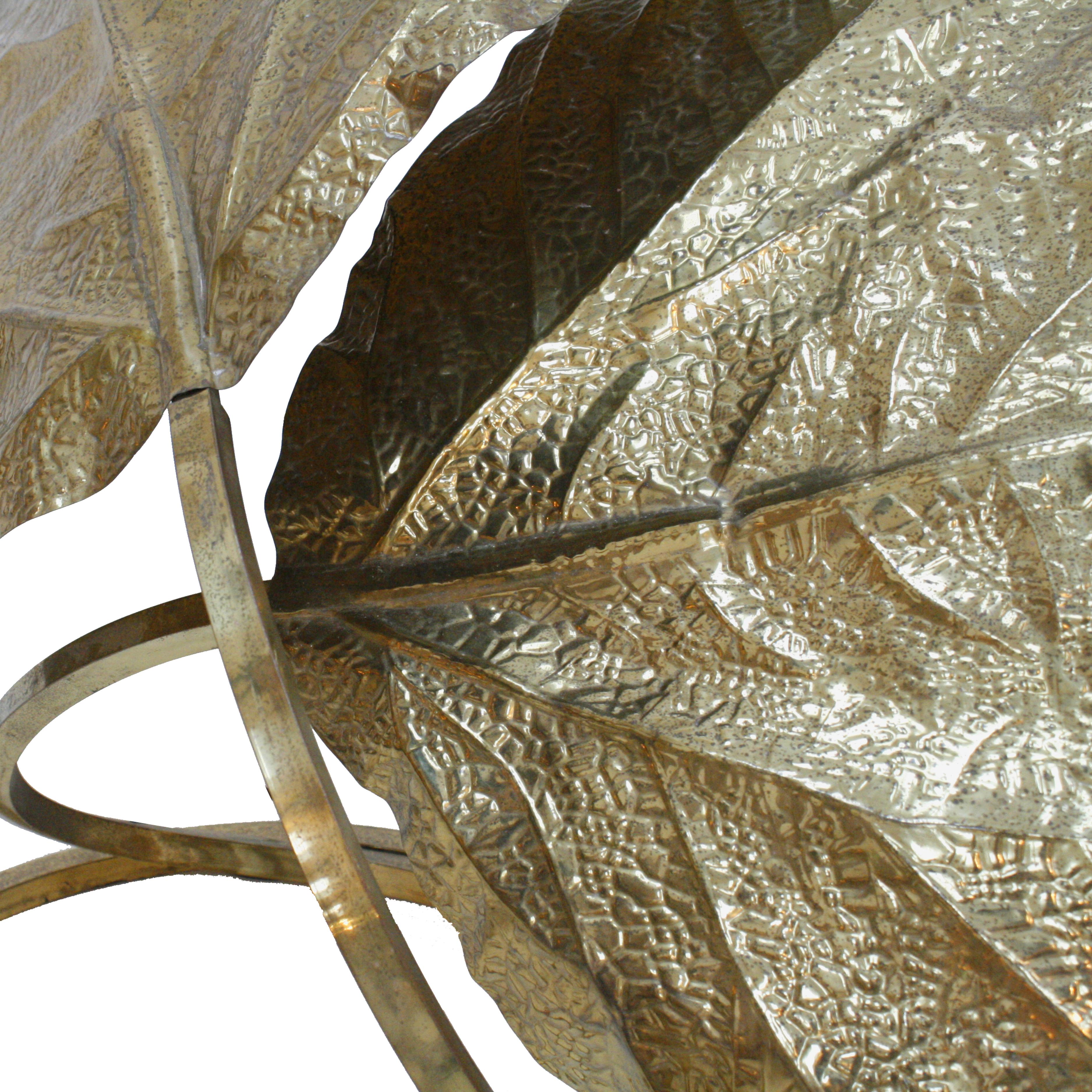 Tommaso Barbi Mid-Century Modern Italian Brass Leaves Shape Table Lamp For Sale 2
