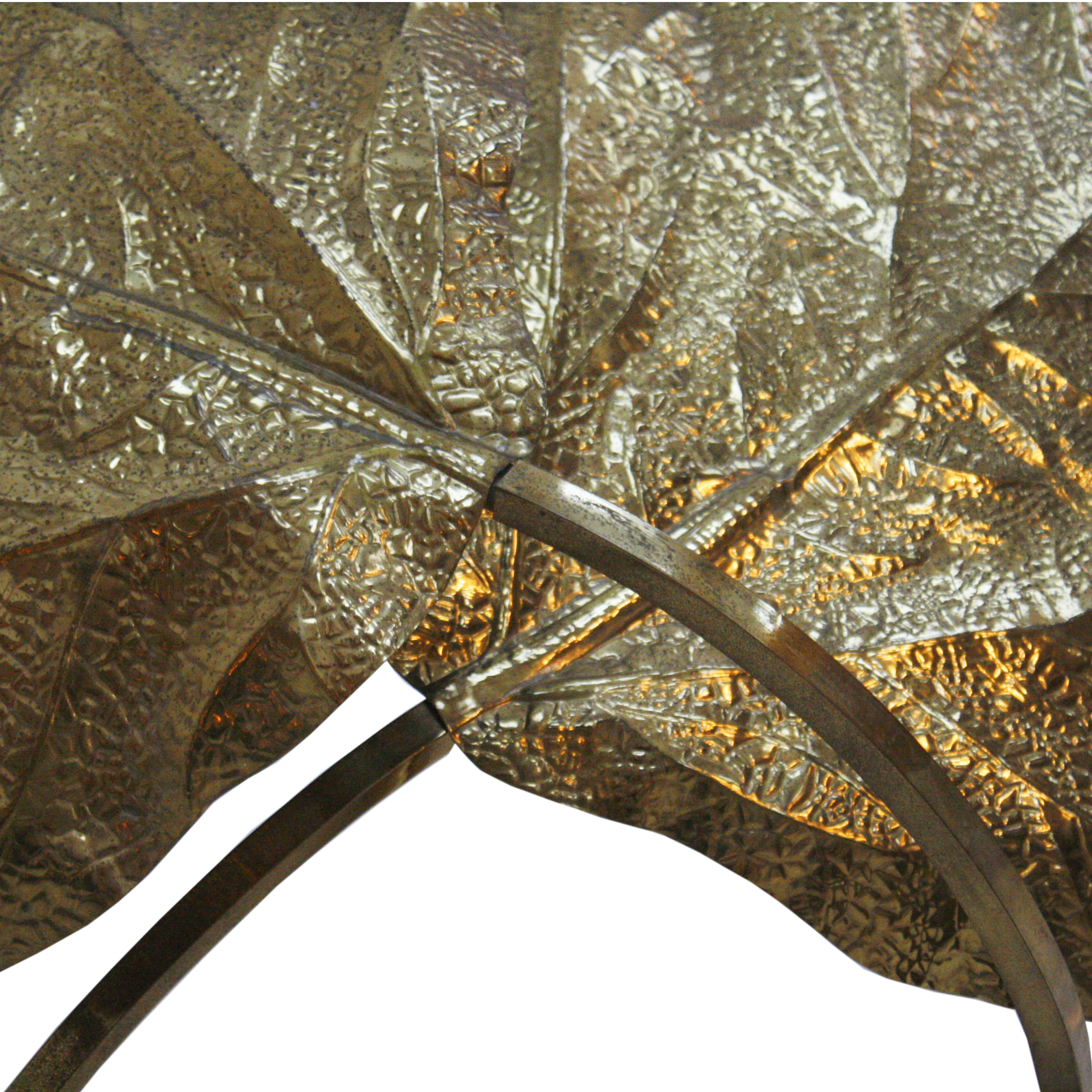 Tommaso Barbi Mid-Century Modern Italian Brass Leaves Shape Table Lamp For Sale 3