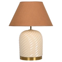 Lampada da tavolo italiana di metà secolo in ceramica bianca e ottone di Tommaso Barbi, anni '60