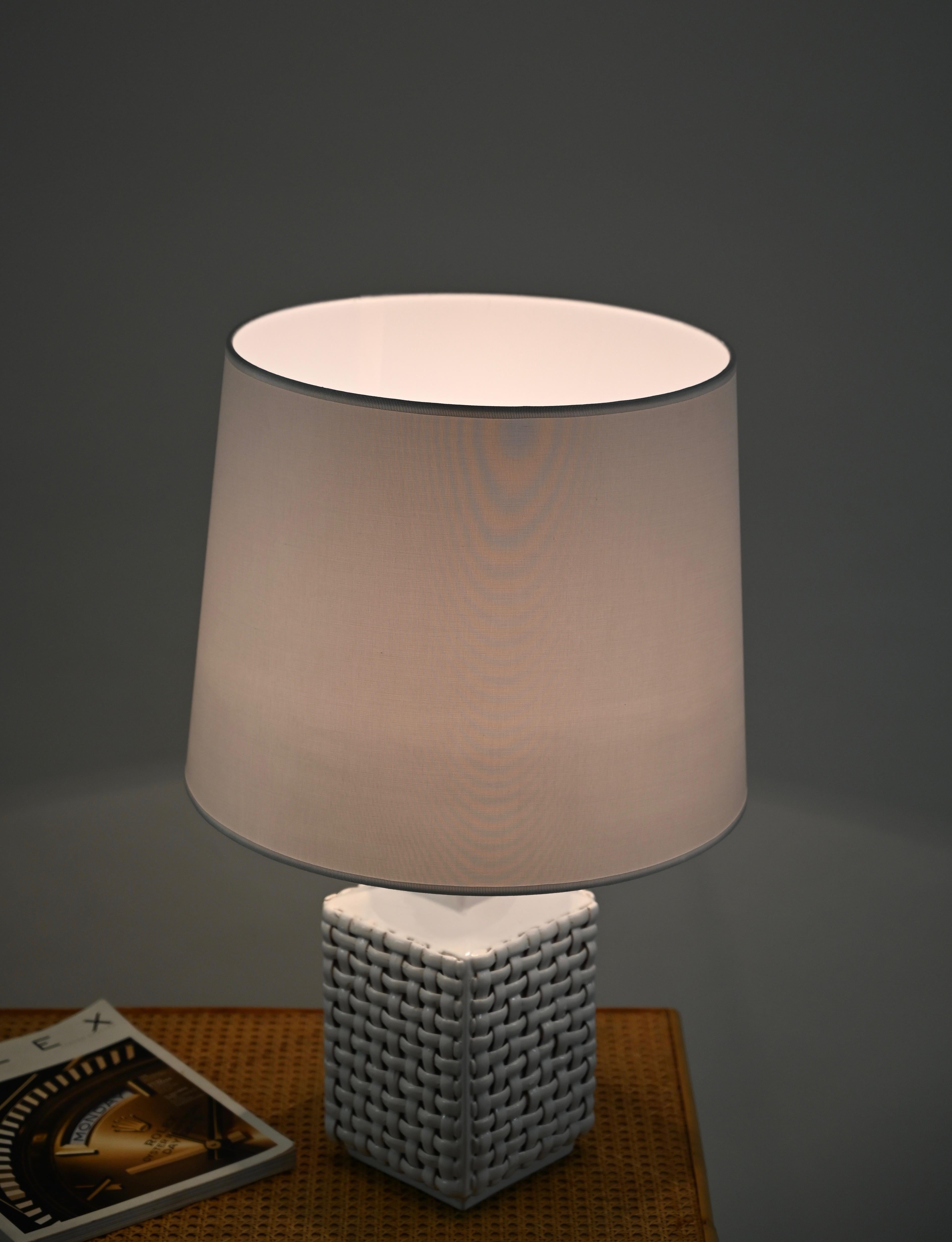 Lampada da tavolo italiana di Tommaso Barbi in ceramica bianca smaltata del Medioevo, anni '70 in vendita 3