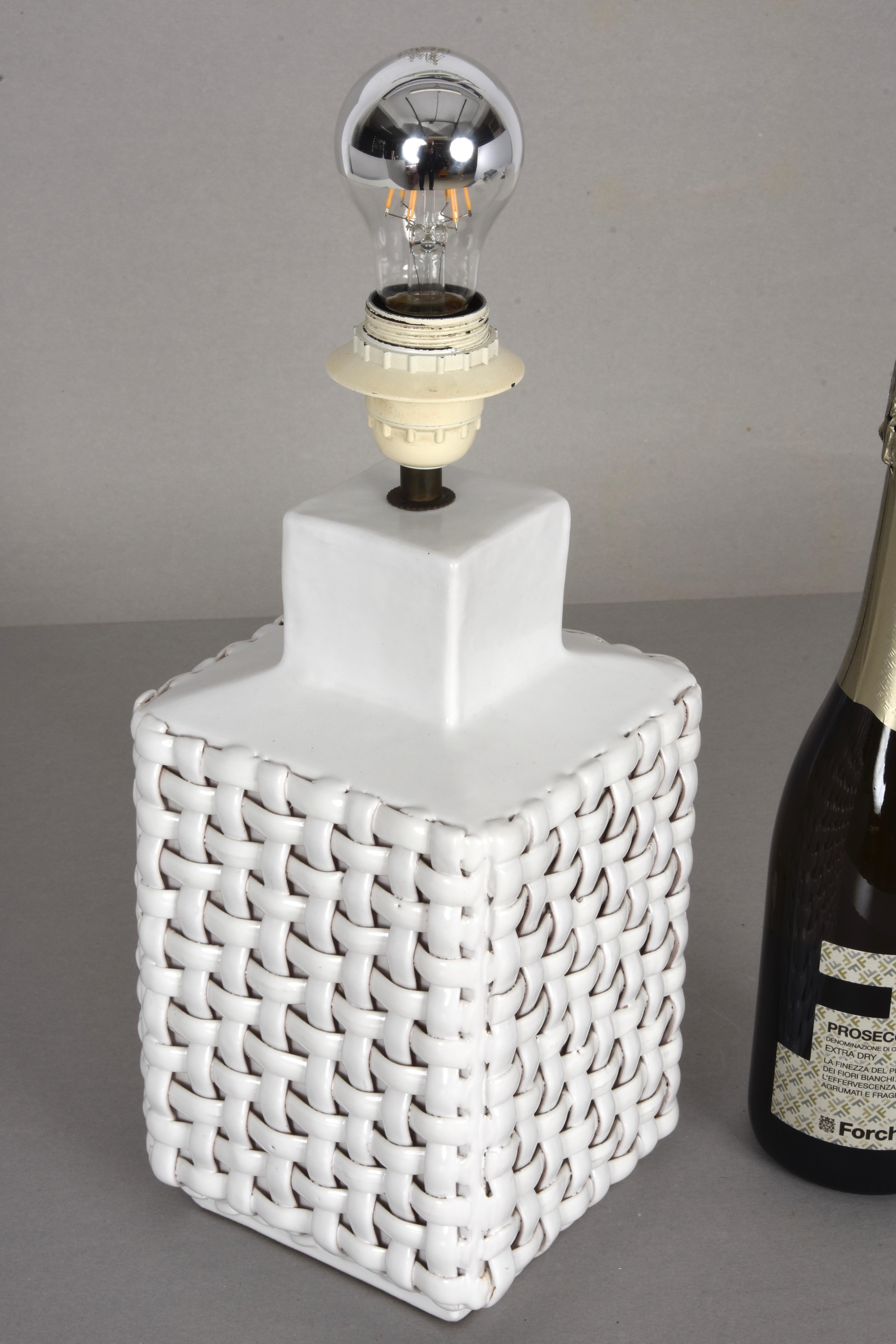 Lampada da tavolo italiana di Tommaso Barbi in ceramica bianca smaltata del Medioevo, anni '70 in vendita 7