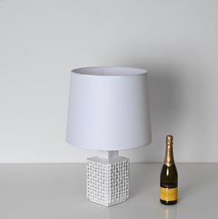 Tommaso Barbi Italienische Tischlampe aus glasierter weißer Keramik, 1970er Jahre, Mitte des Jahrhunderts