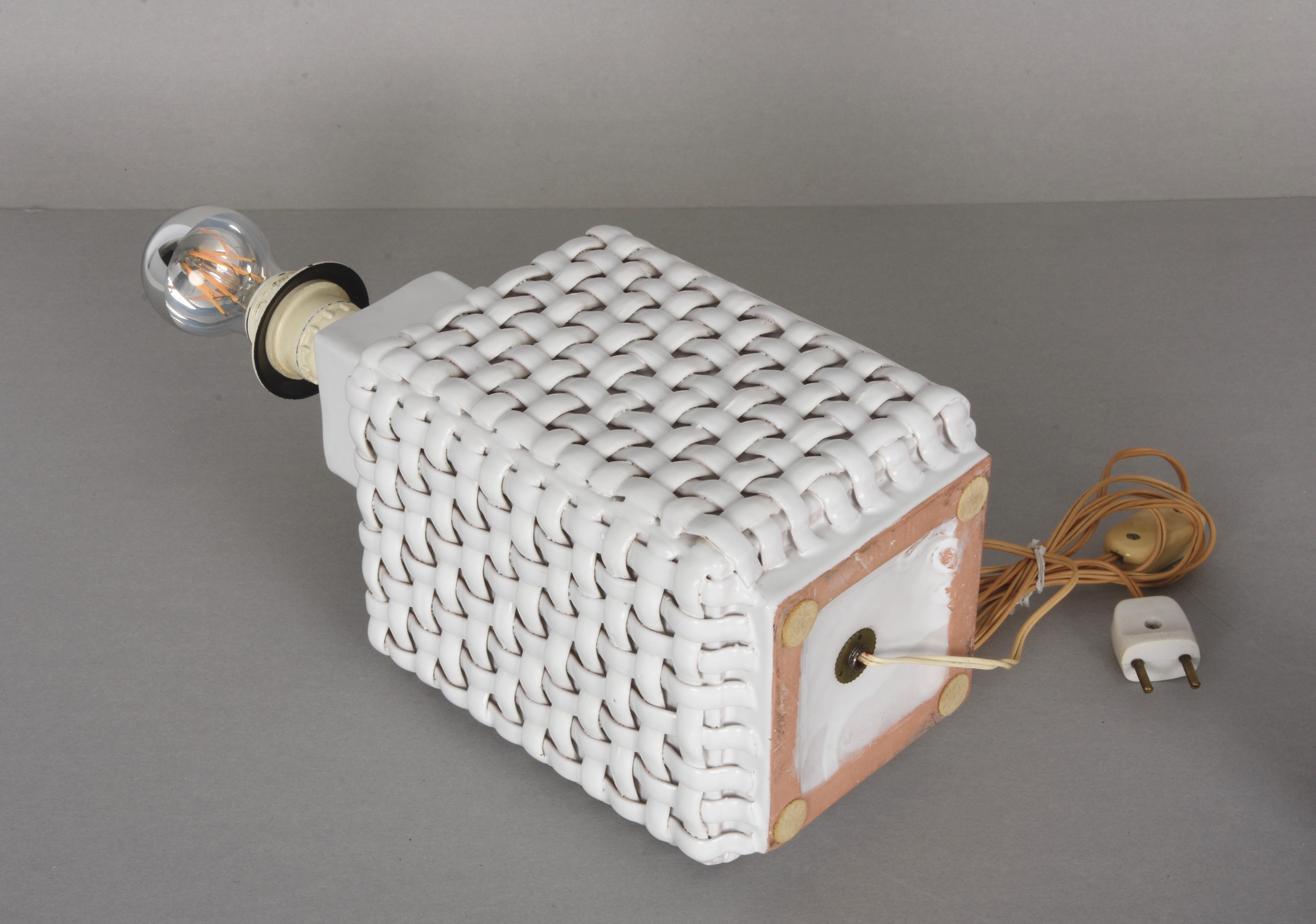 Tommaso Barbi Midcentury Glazed White Ceramic Italian Table Lamp, 1970s For Sale 4