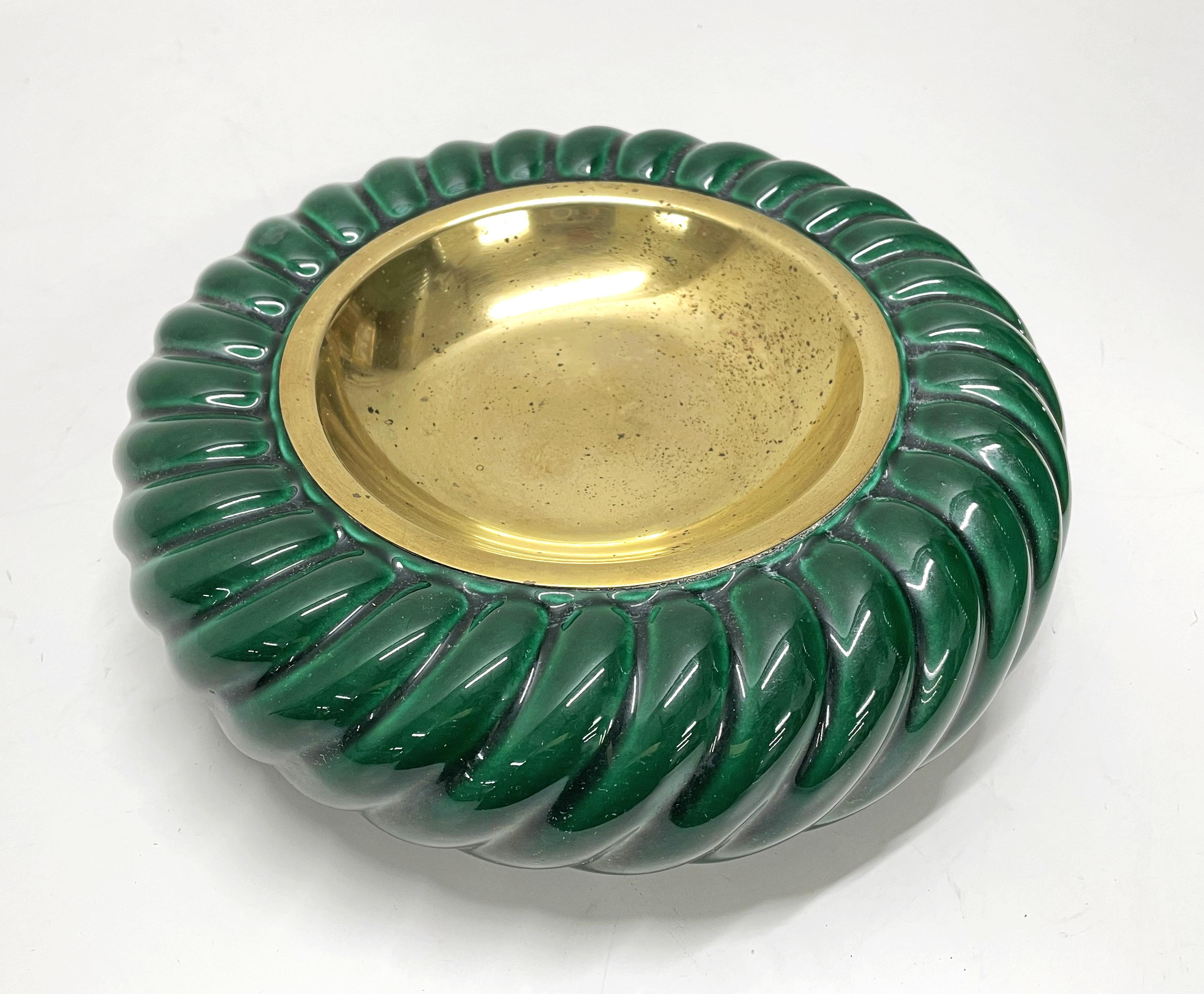 Tommaso Barbi Midcentury Green Ceramic and Brass Italian Ashtray, 1960s In Good Condition In Roma, IT