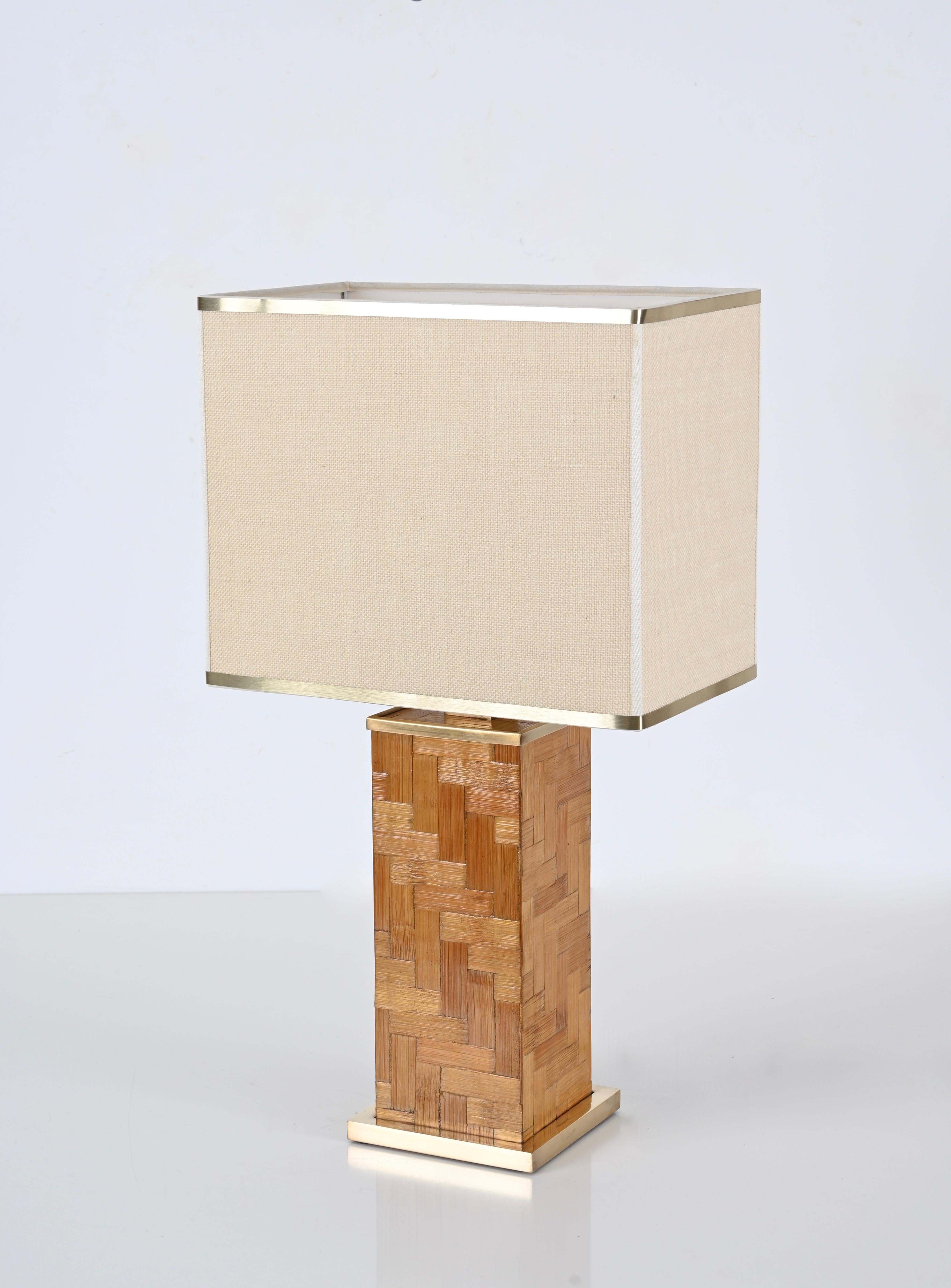 Tommaso Barbi, lampe de bureau carrée italienne du milieu du siècle dernier en laiton et rotin, 1970 en vente 7
