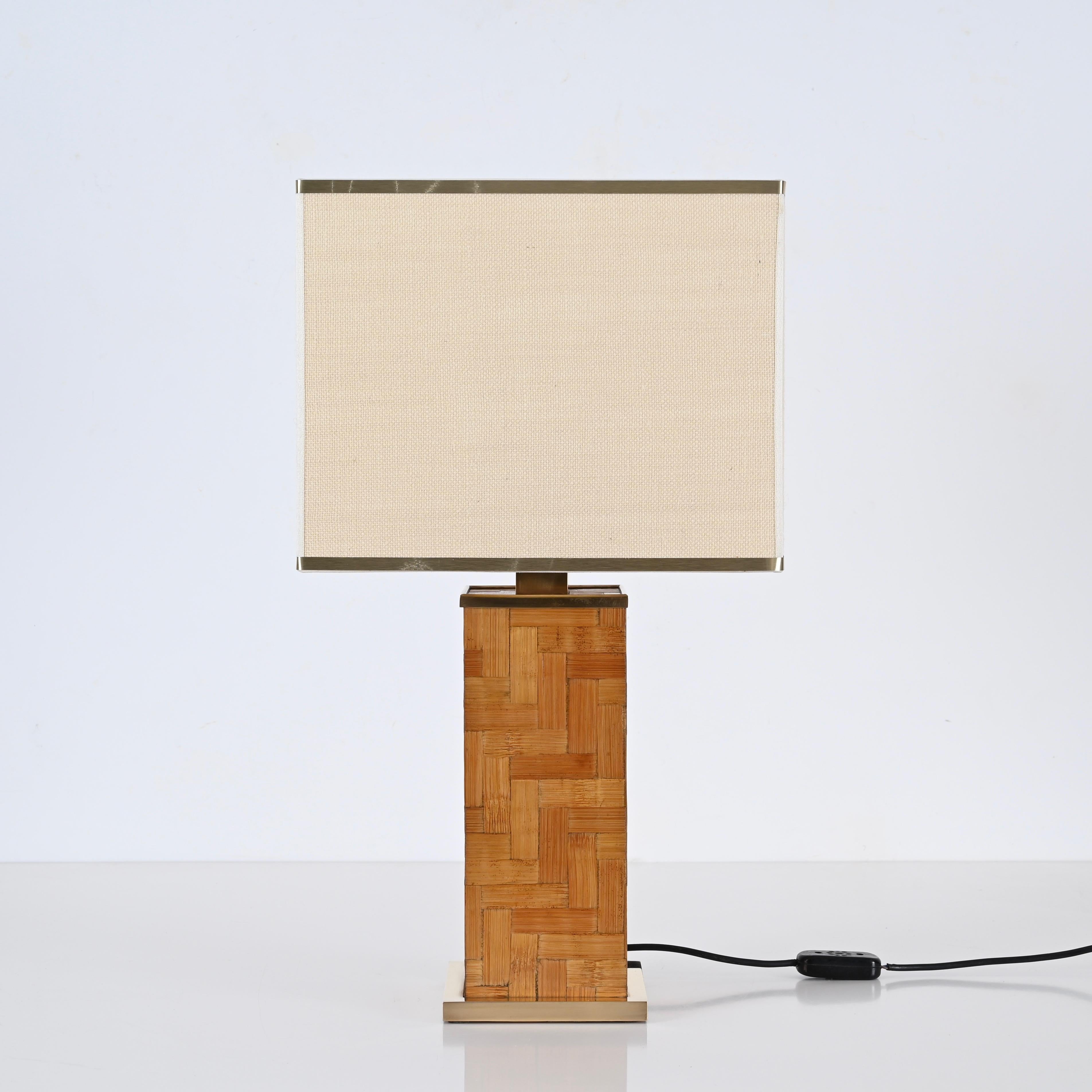 Tommaso Barbi, lampe de bureau carrée italienne du milieu du siècle dernier en laiton et rotin, 1970 en vente 8