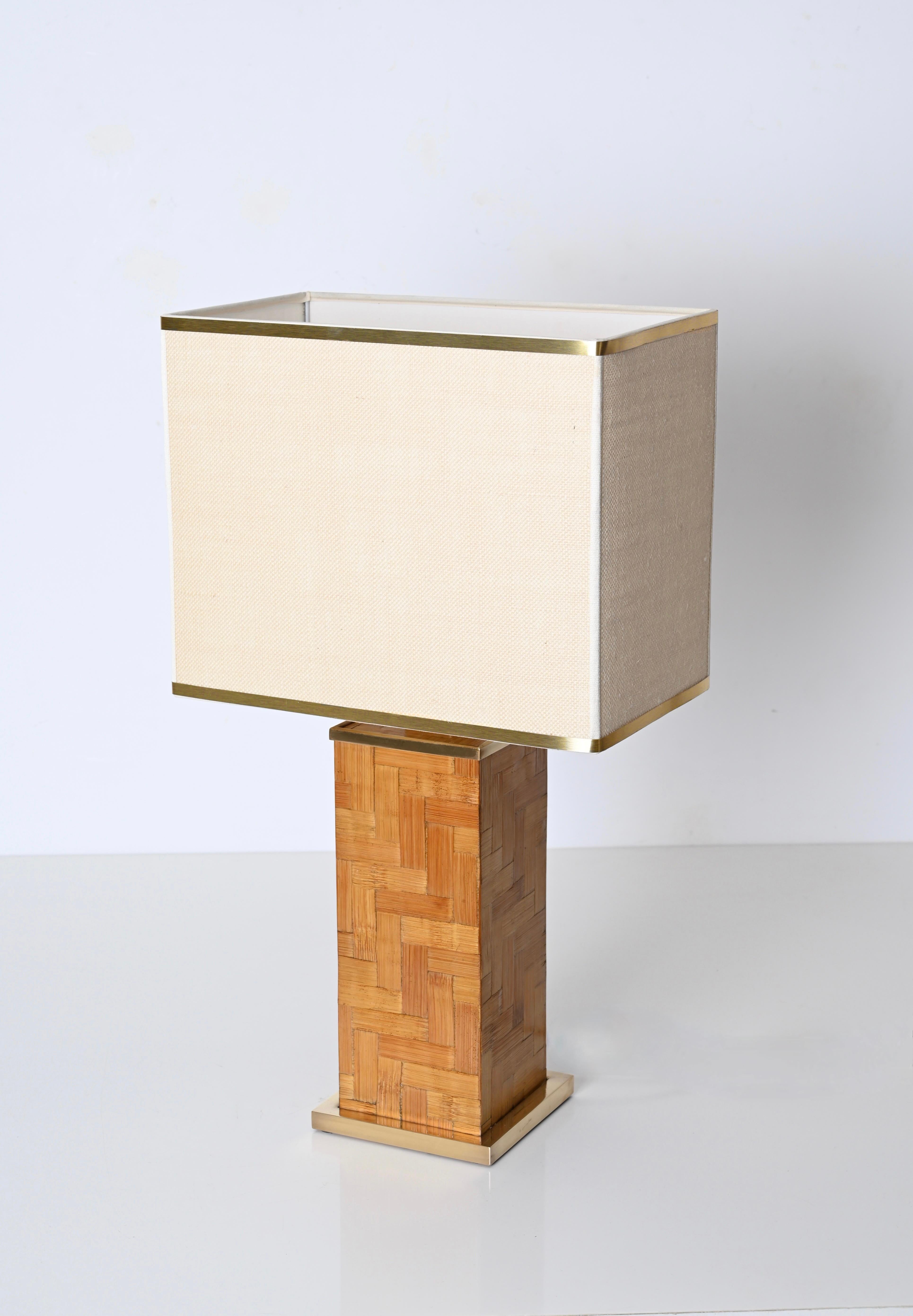 Tommaso Barbi, lampe de bureau carrée italienne du milieu du siècle dernier en laiton et rotin, 1970 en vente 11