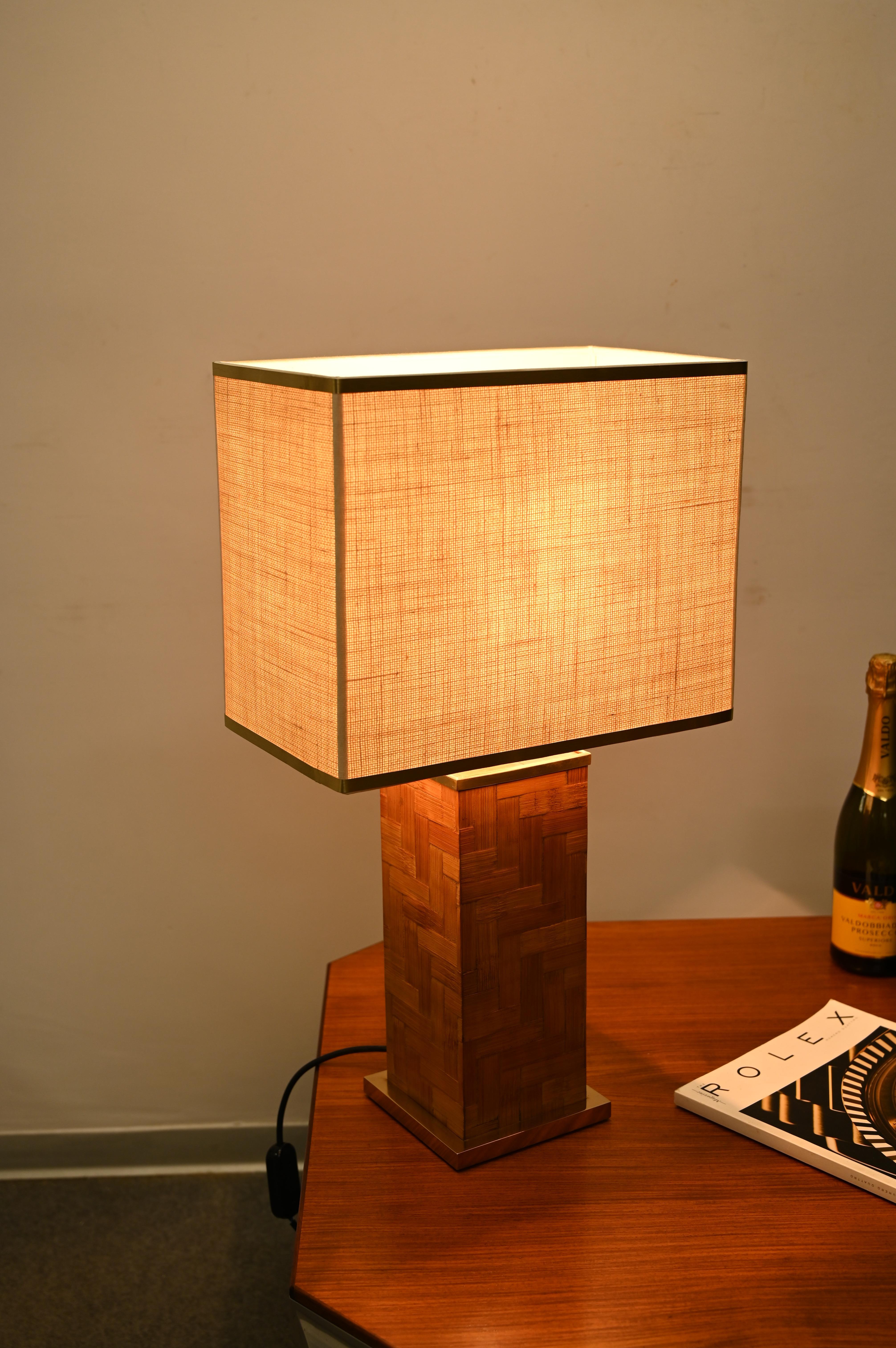 Tommaso Barbi, lampe de bureau carrée italienne du milieu du siècle dernier en laiton et rotin, 1970 en vente 12