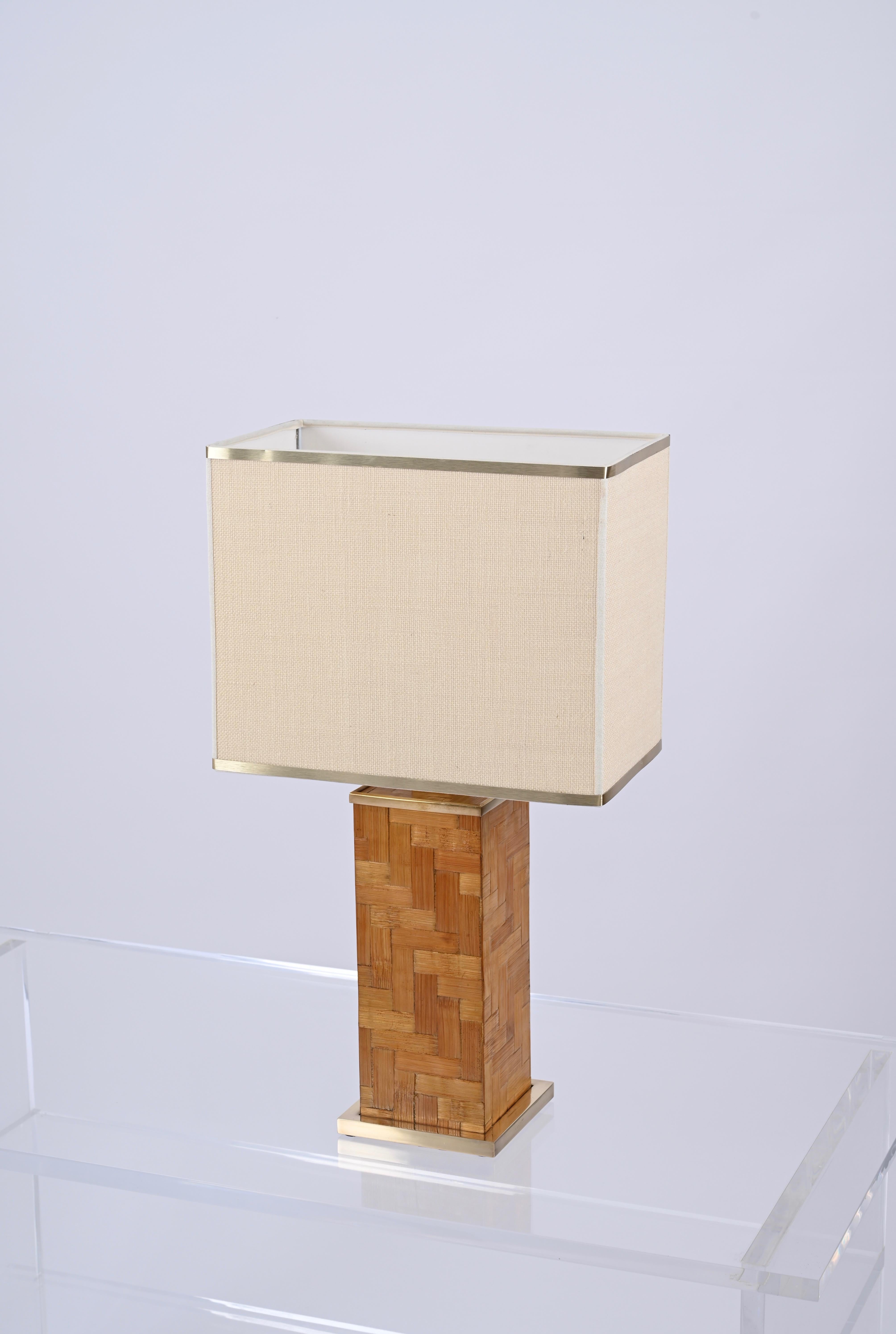 Tommaso Barbi, lampe de bureau carrée italienne du milieu du siècle dernier en laiton et rotin, 1970 en vente 1