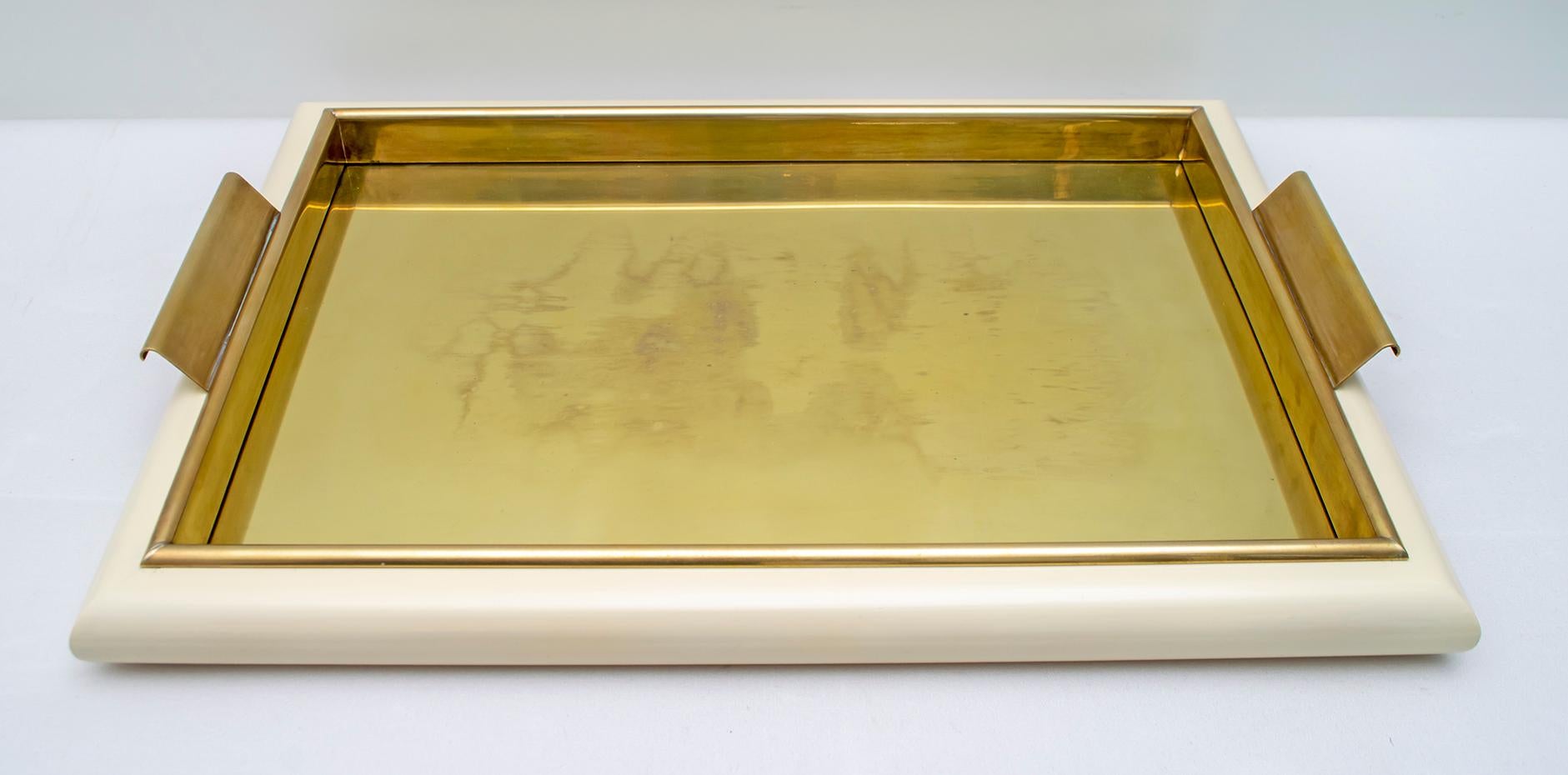 Lacquered Tommaso Barbi Midcentury Italian Brass and Wood Tray, 1970s