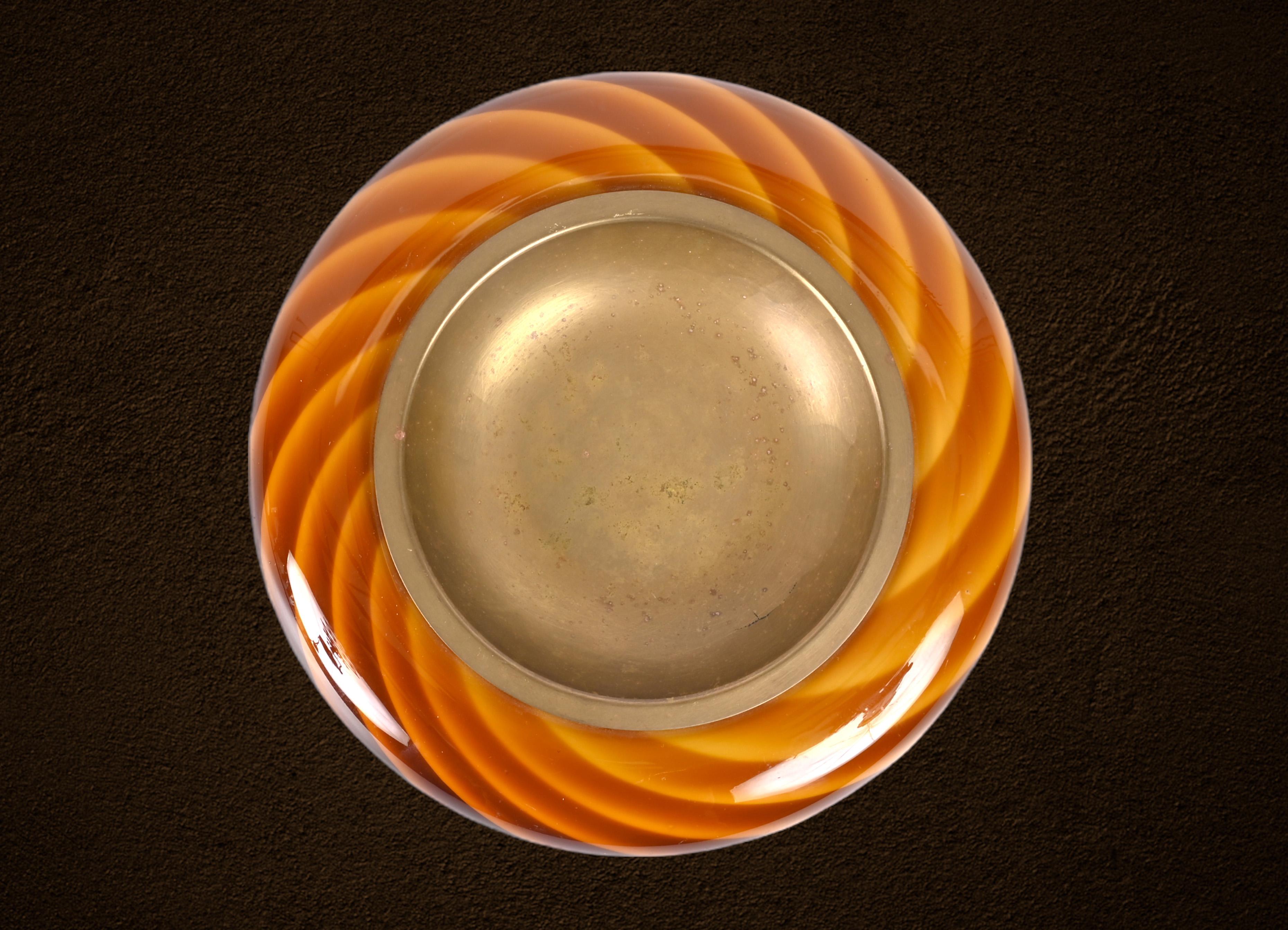 Tommaso Barbi Midcentury Murano Glass and Brass Round Italian Ashtray, 1970s In Good Condition In Roma, IT