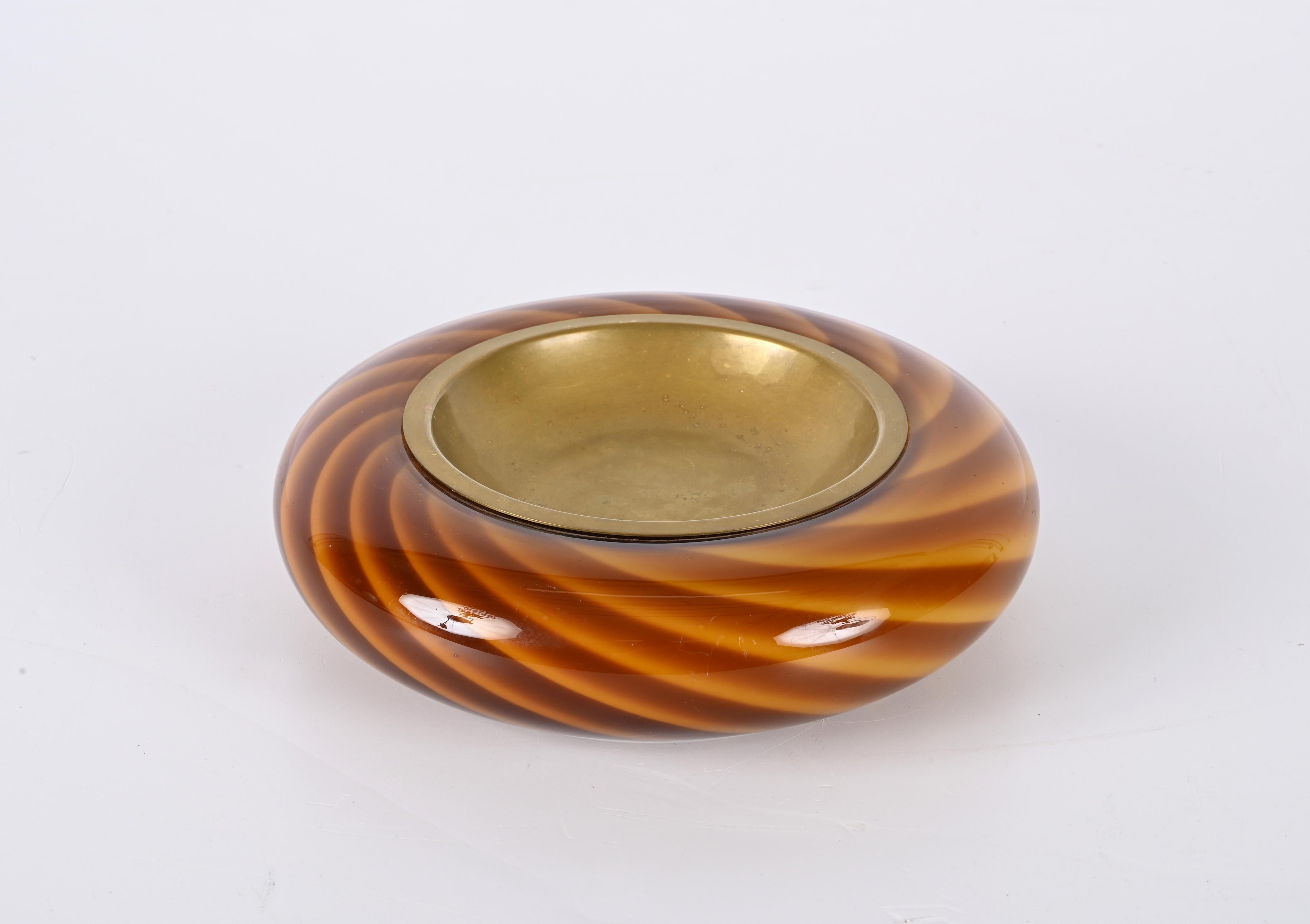 Tommaso Barbi Midcentury Murano Glass and Brass Round Italian Ashtray, 1970s 2