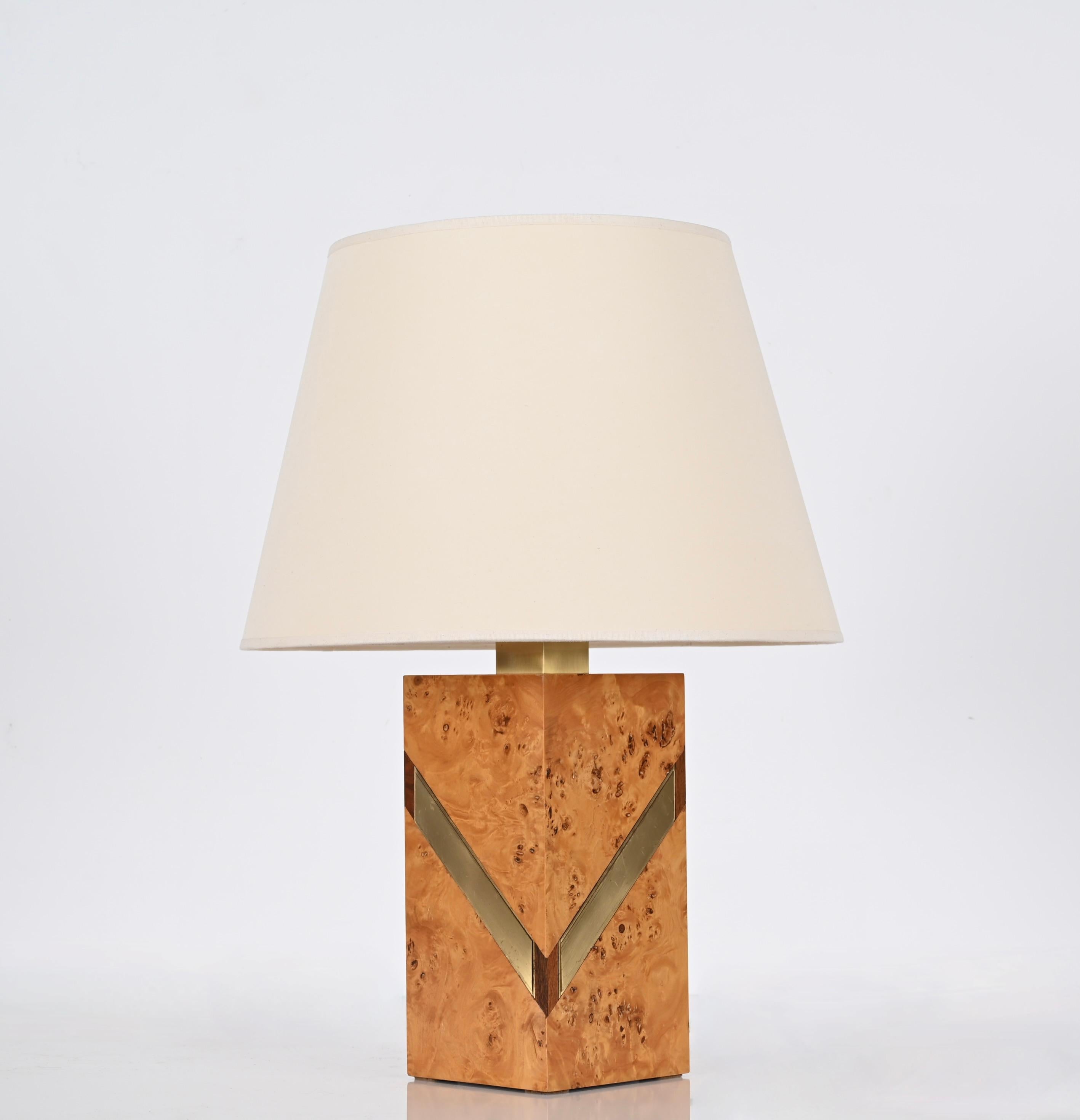 Tommaso Barbi Midcentury Poplar Burl and Brass Italian Table Lamp, 1970s In Good Condition For Sale In Roma, IT