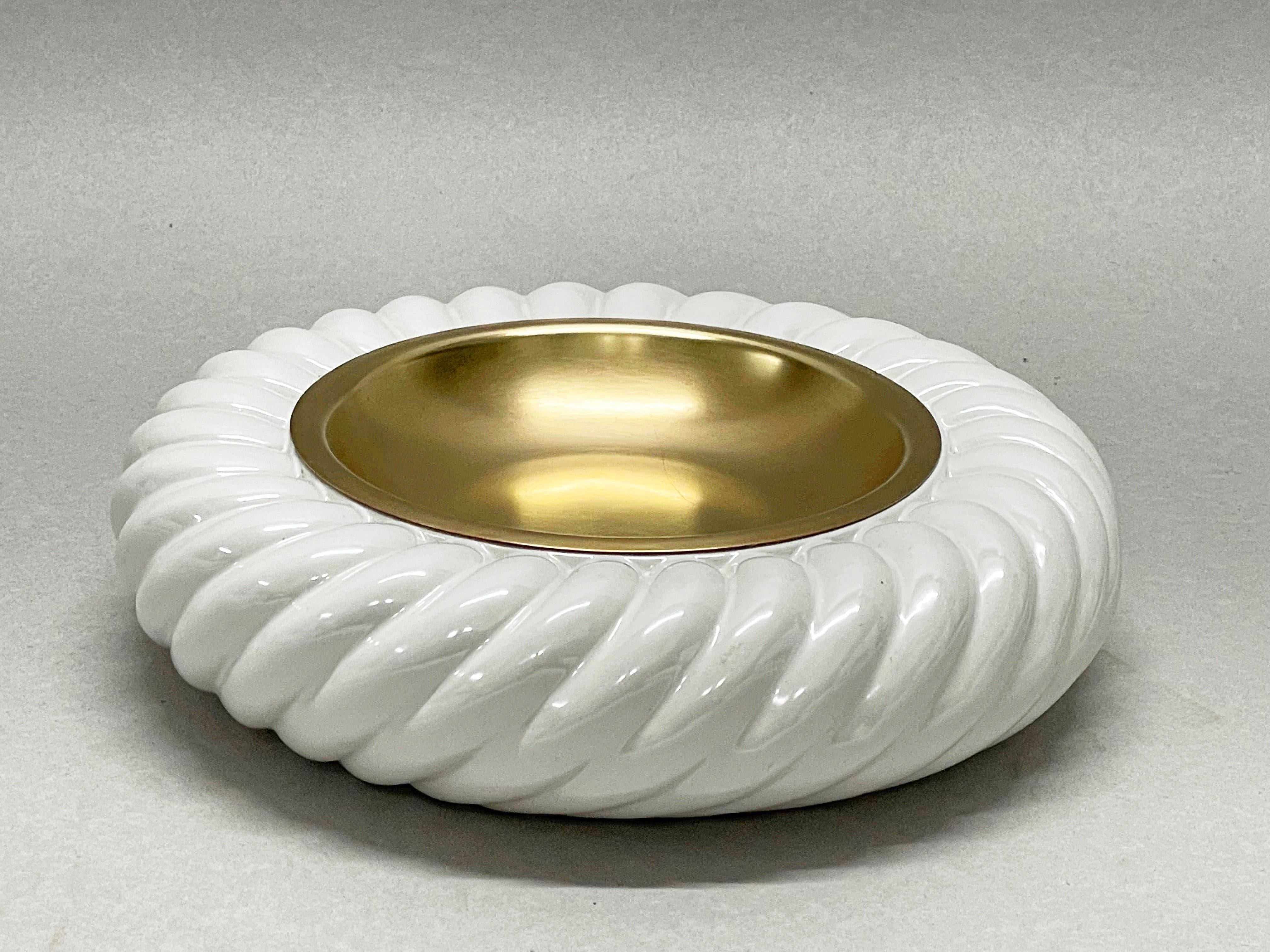 Tommaso Barbi Midcentury White Ceramic and Brass Italian Ashtrays, 1960s In Good Condition In Roma, IT