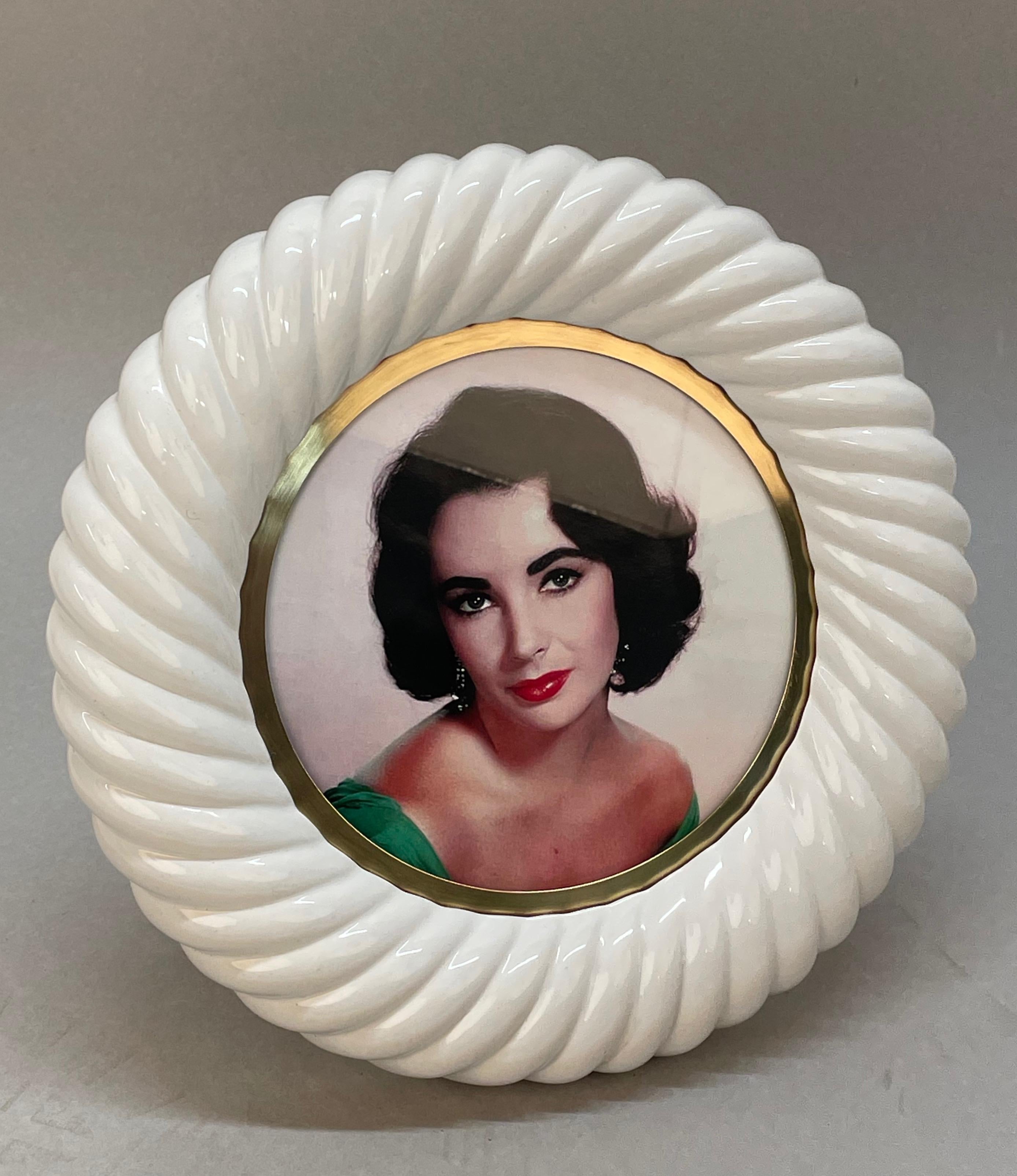 Tommaso Barbi Midcentury White Ceramic and Brass Italian Picture Frame, 1970s For Sale 10