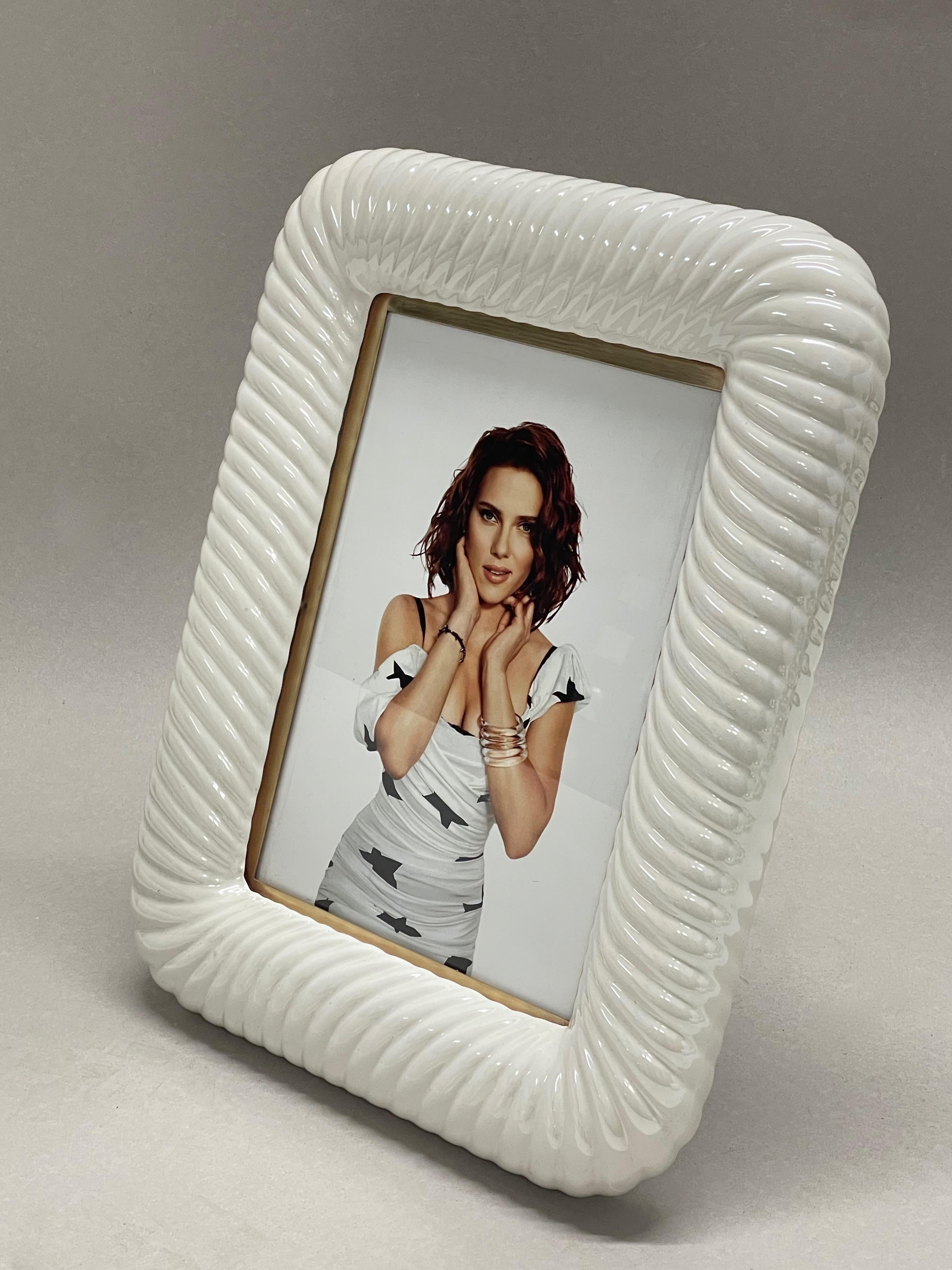 Tommaso Barbi Midcentury White Ceramic and Brass Italian Picture Frame, 1970s For Sale 4