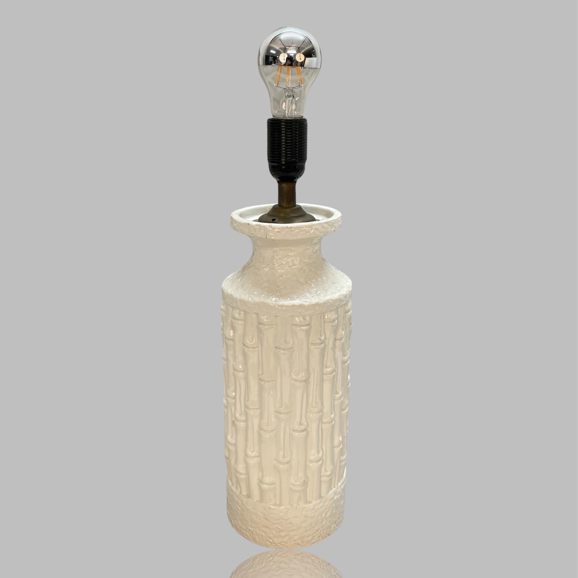 Iconic large mid-century white glazed ceramic lamp with bamboo effect. This fantastic piece was made in Italy during the 1970s and is in the style of Tommaso Barbi.

The body is in white glazed ceramic with a bamboo effect fence around the