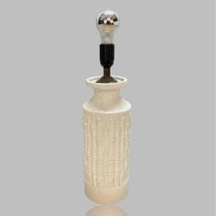 Tommaso Barbi lampe de bureau italienne mi-siècle en céramique blanche et faux bambou, 1970