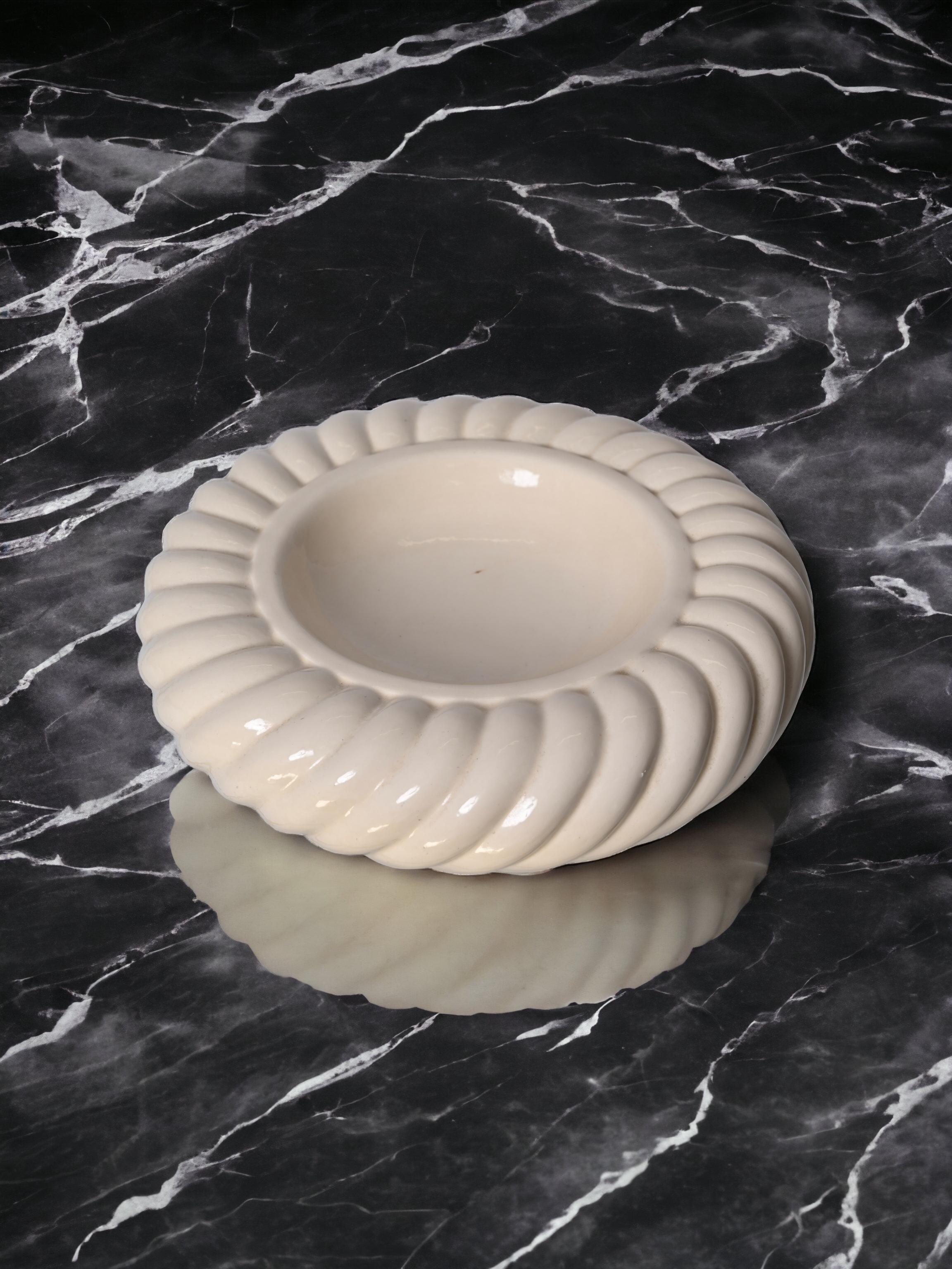 Tommaso Barbi Midcentury White Ceramic Italian Ashtrays, 1960s For Sale 5
