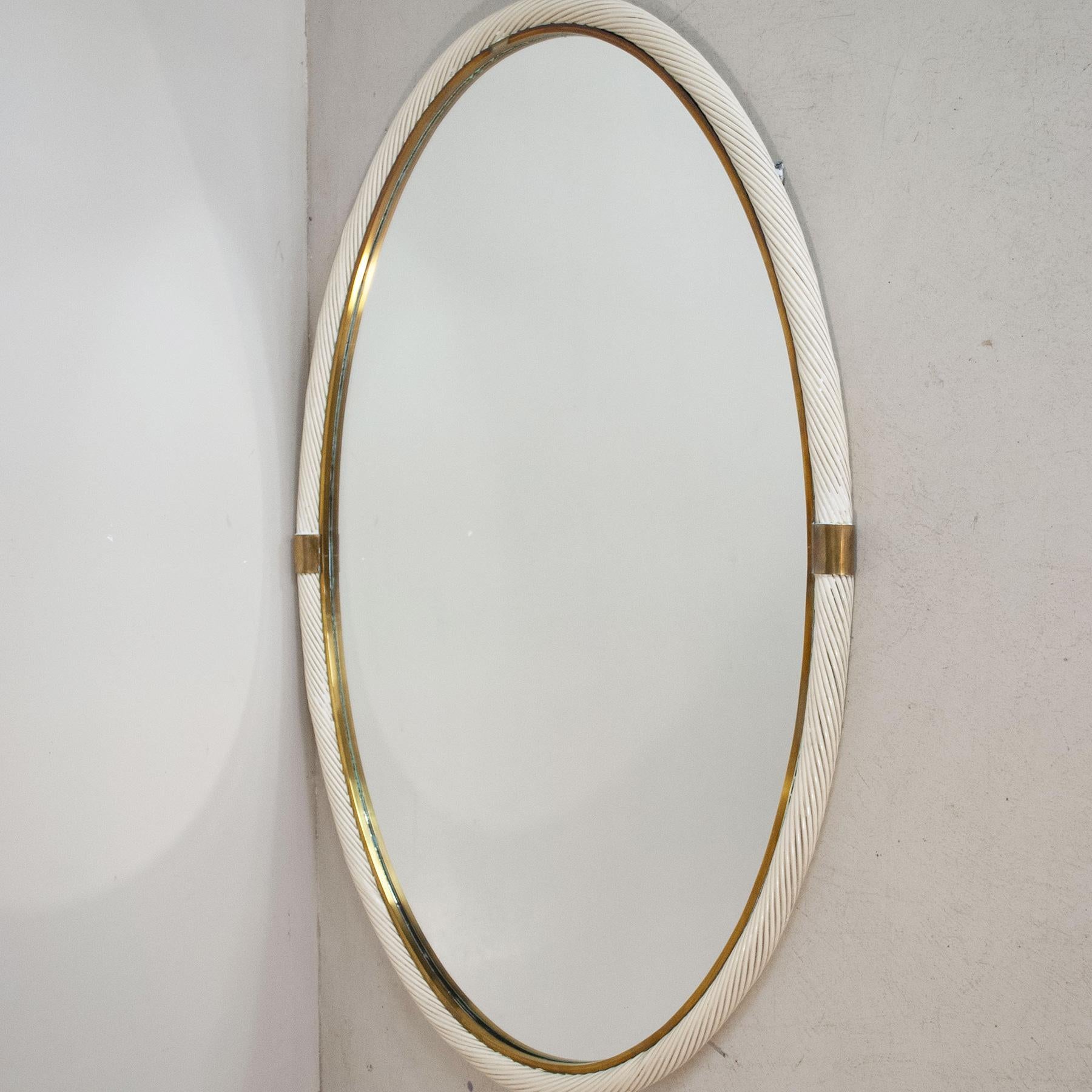 Laqué Miroir Tommaso Barbi en laiton et rotin, 1960 en vente