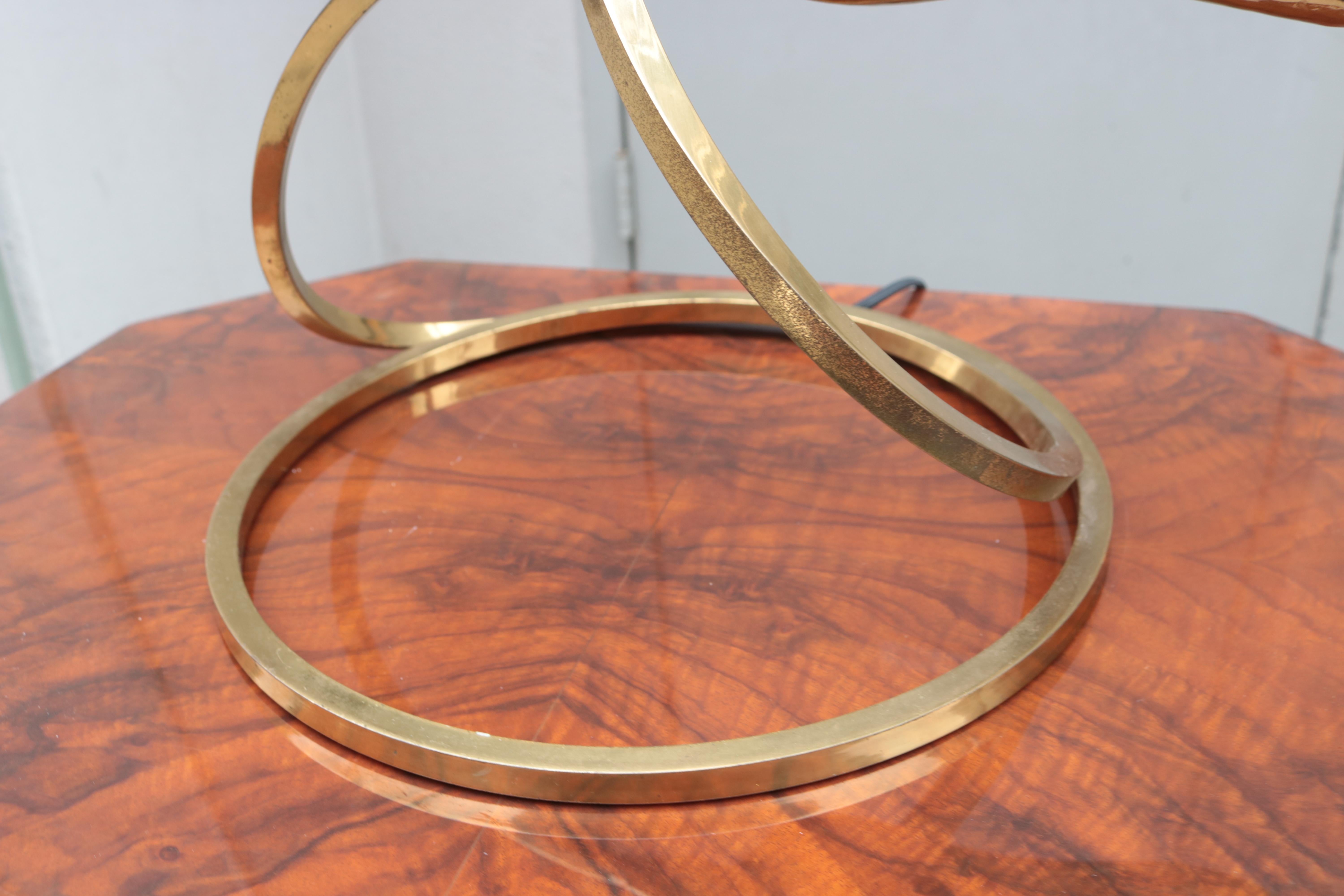 Tommaso Barbi Modernist Brass Table Lamp In Good Condition For Sale In New York, NY