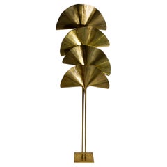 Tommaso Barbi Lampada da terra monumentale in ottone con foglie di ginko anni '70