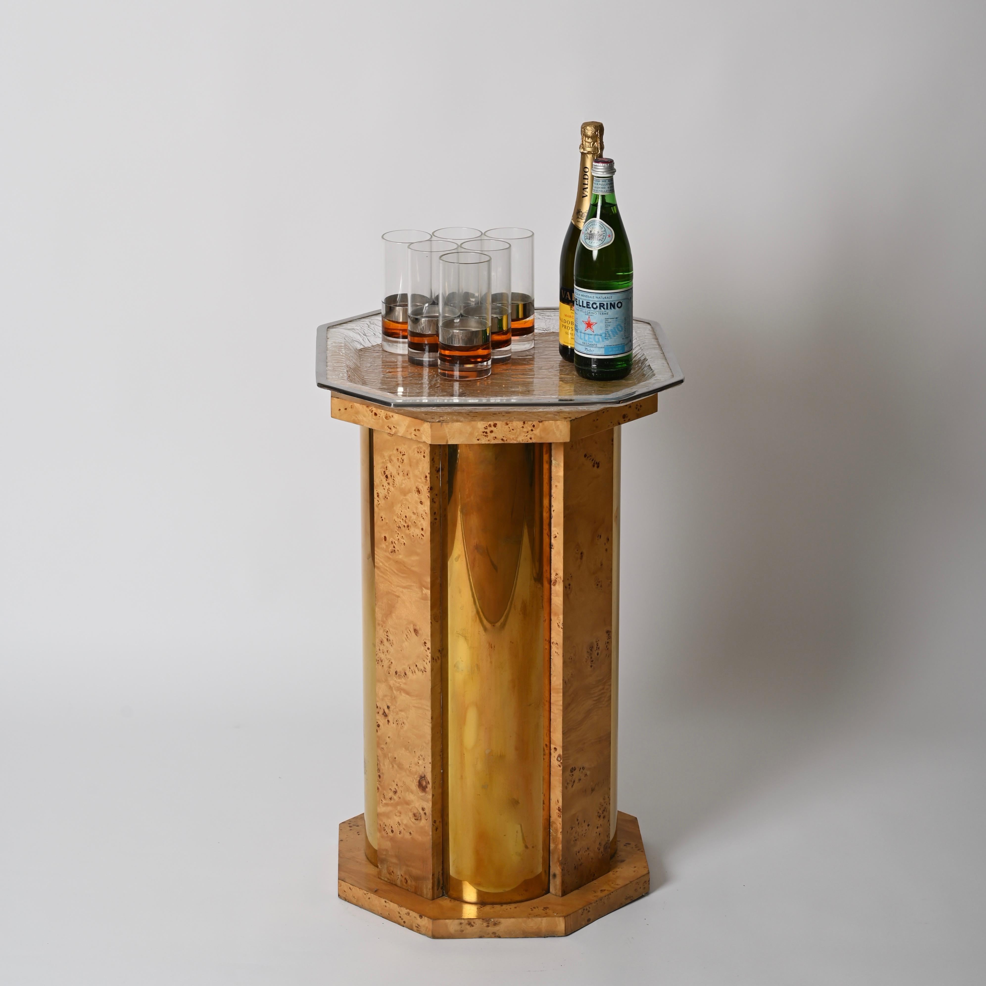 Italian Tommaso Barbi Octagonal Side Table Pedestal in Brass and Birch Burl, Italy 1970s For Sale