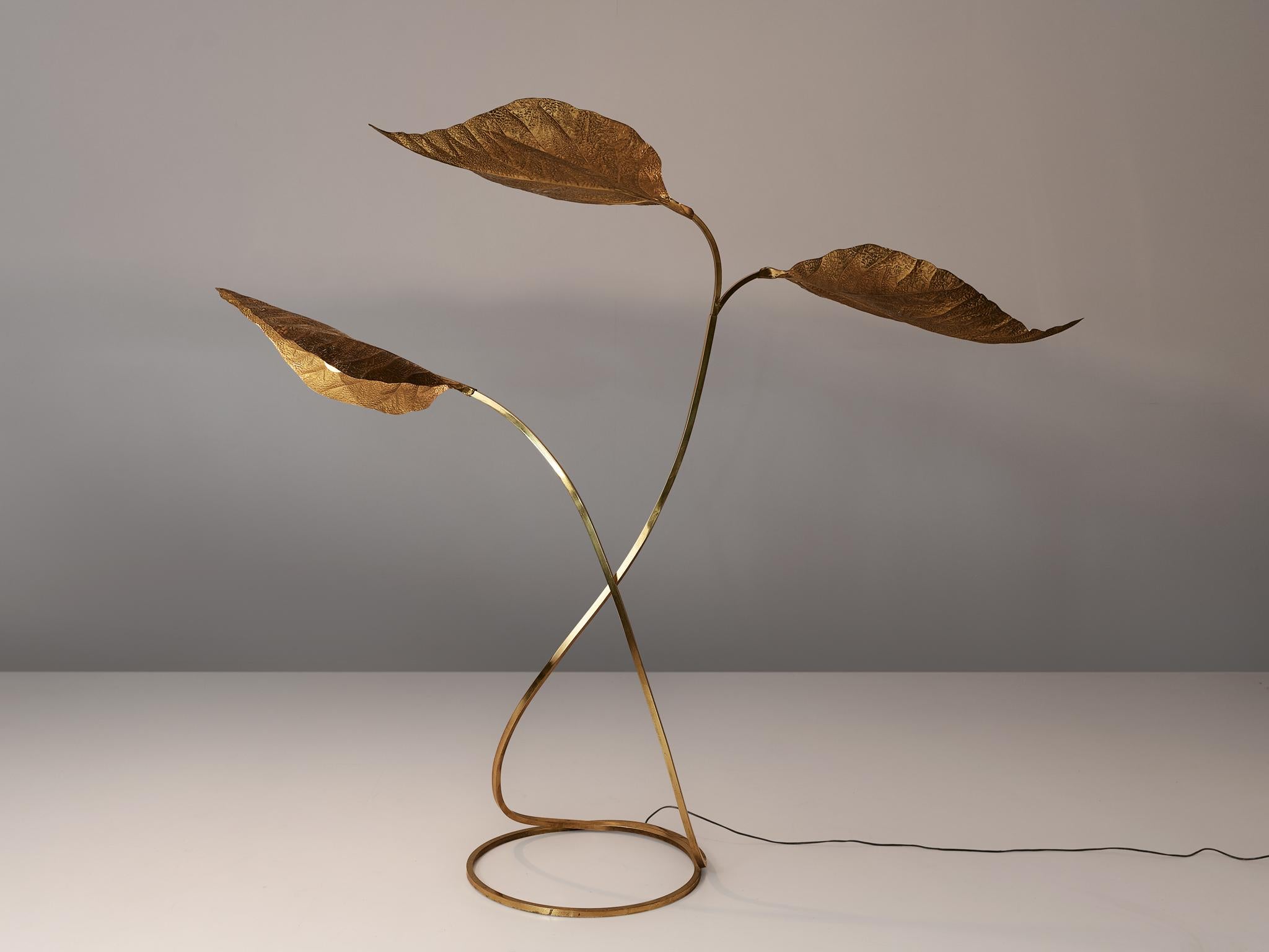 Large organic leaf floor lamp by Tommaso Barbi, produced in Italy, brass, 1970s.

Very elegant hammered brass floor lamp, presenting large rhubarb leaves. The extravagant style and amazing craftsmanship is characteristic for Tommaso Barbi's