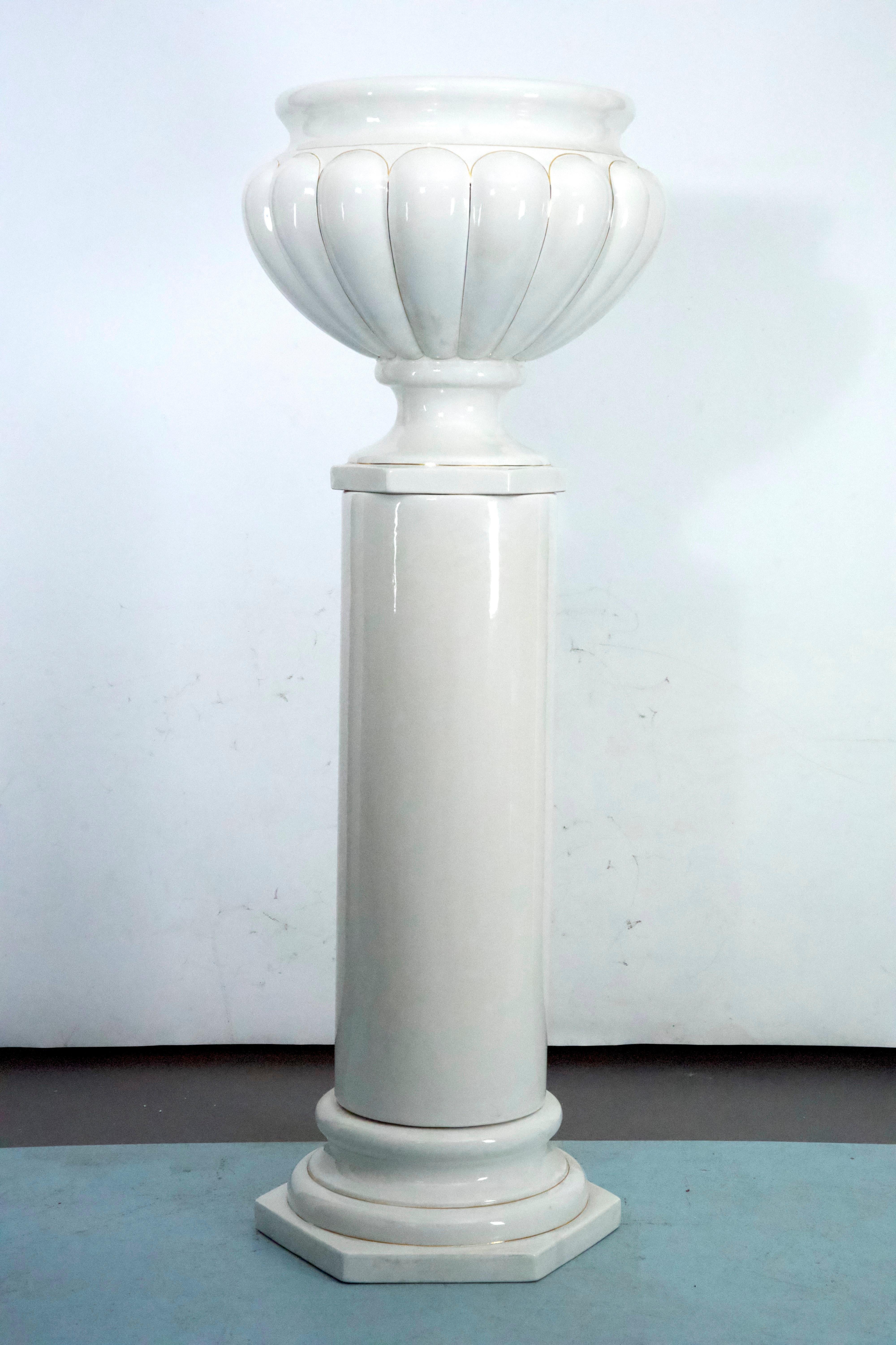 Tommaso Barbi Oversized White Ceramic Vase with Gold Details and Column, Italy, 1970s

A stunning oversized vase and matching column designed by renowned Italian designer Tommaso Barbi in the 1970s. Labeled.

Crafted from pristine white ceramic and