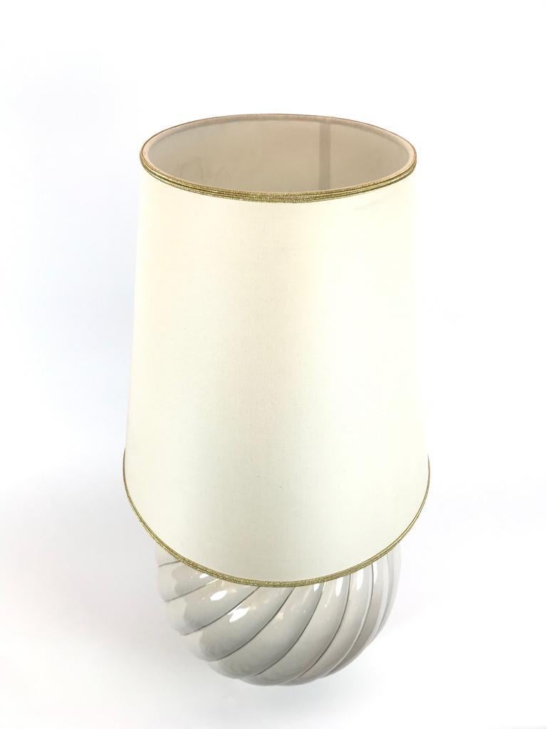Tommaso Barbi Pair of Cream Ceramic Table Lamps and Shades In Good Condition In London, GB