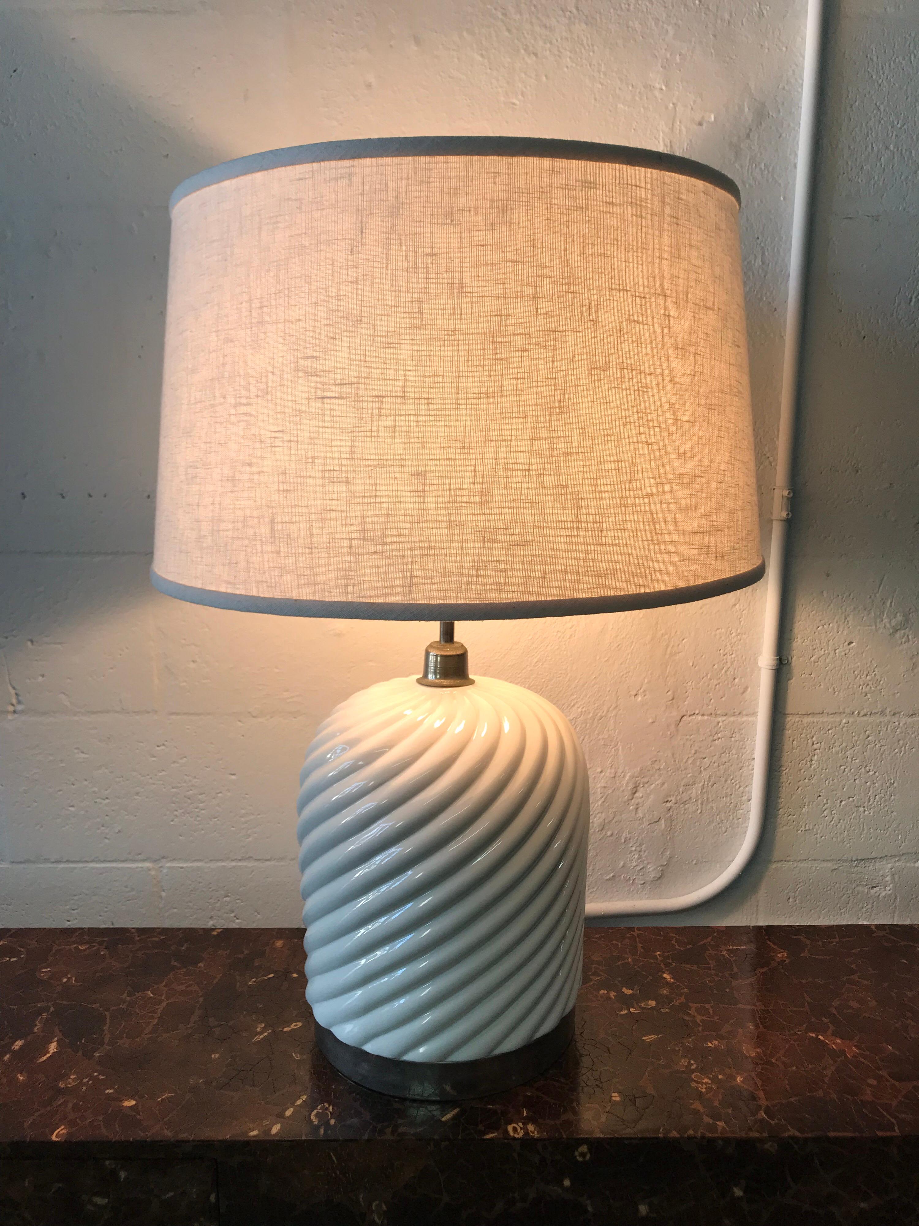 Table lamp rendered in twisted porcelain ceramic designed by Tommaso Barbi

Shade for display purposes only.