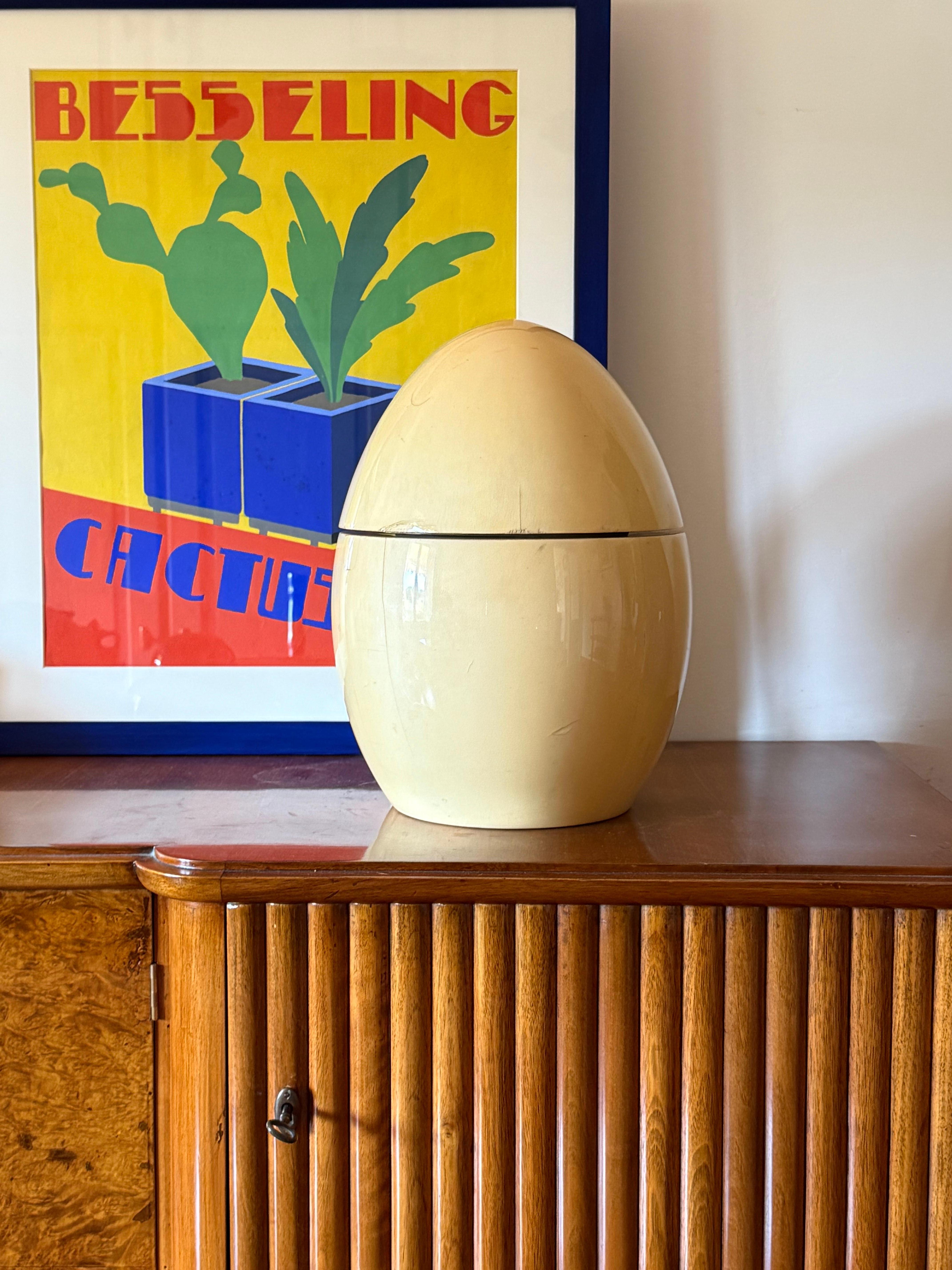 Mid-Century moderno Tommaso Barbi, rare egg shaped large parchment box, TB Italy, ca. 1970 in vendita