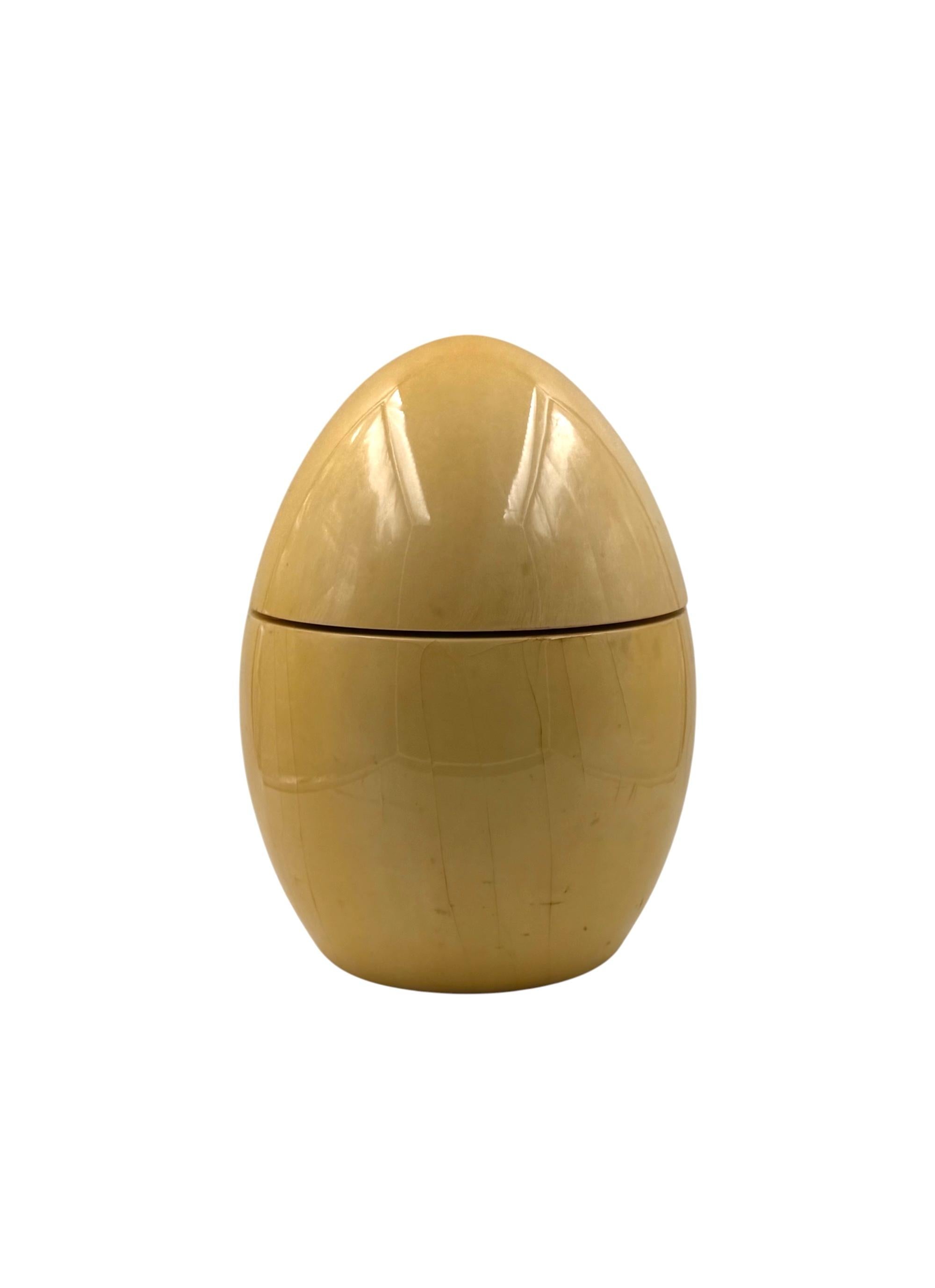 Italian Tommaso Barbi, rare egg shaped large parchment box, TB Italy, ca. 1970 in vendita