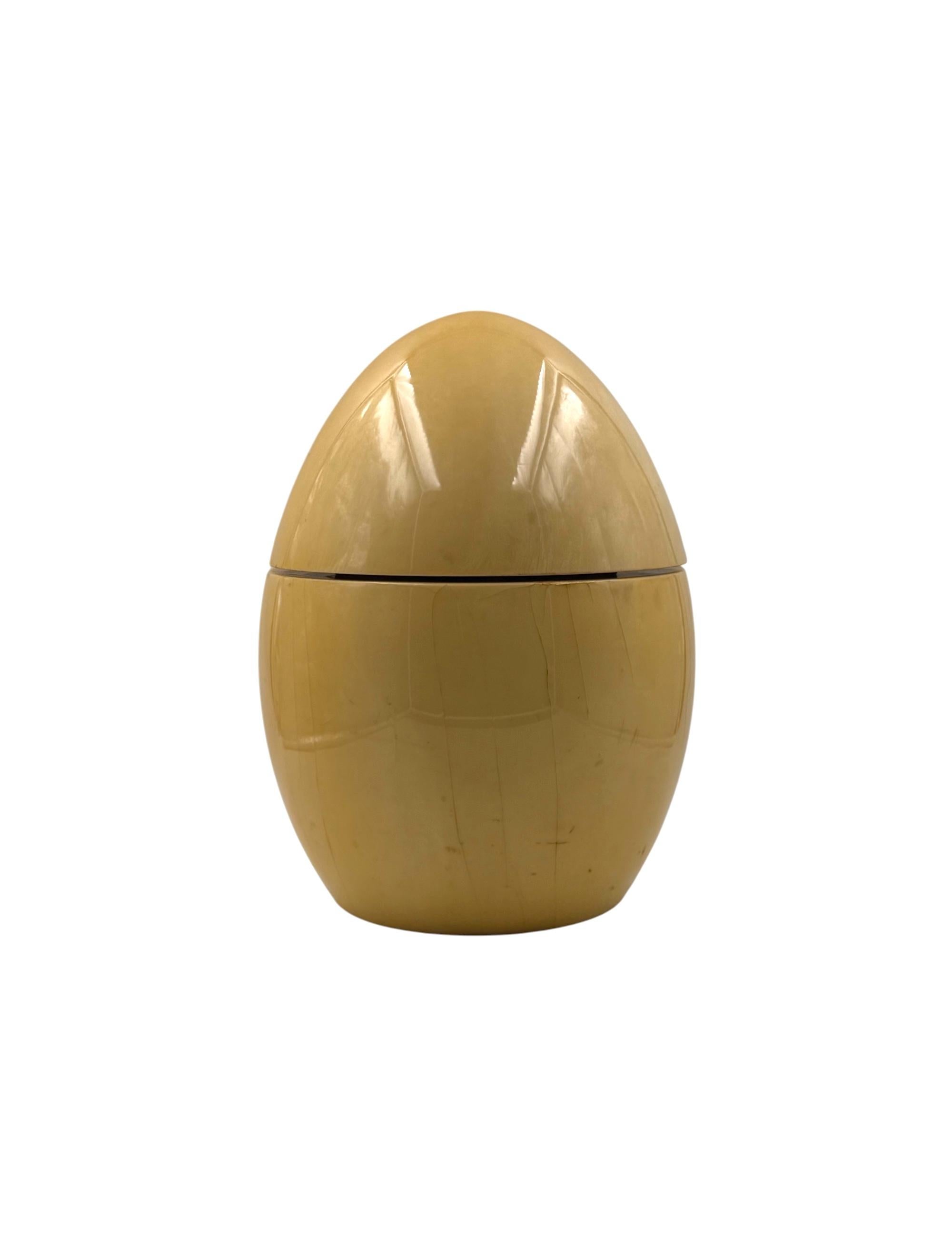 Tommaso Barbi, rare egg shaped large parchment box, TB Italy, ca. 1970 In condizioni buone in vendita a Firenze, IT