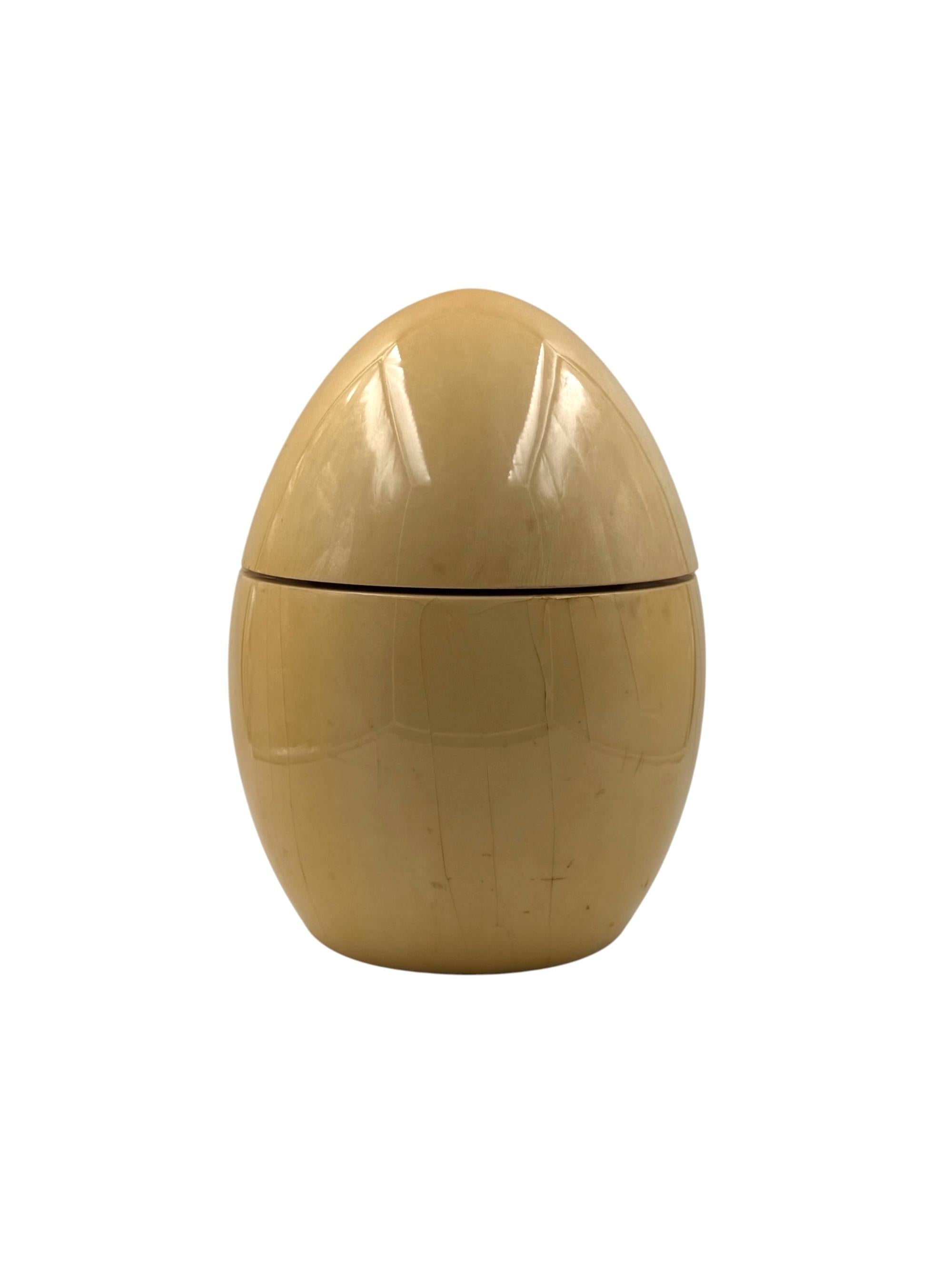 Late 20th Century Tommaso Barbi, rare egg shaped large parchment box, TB Italy, ca. 1970 in vendita