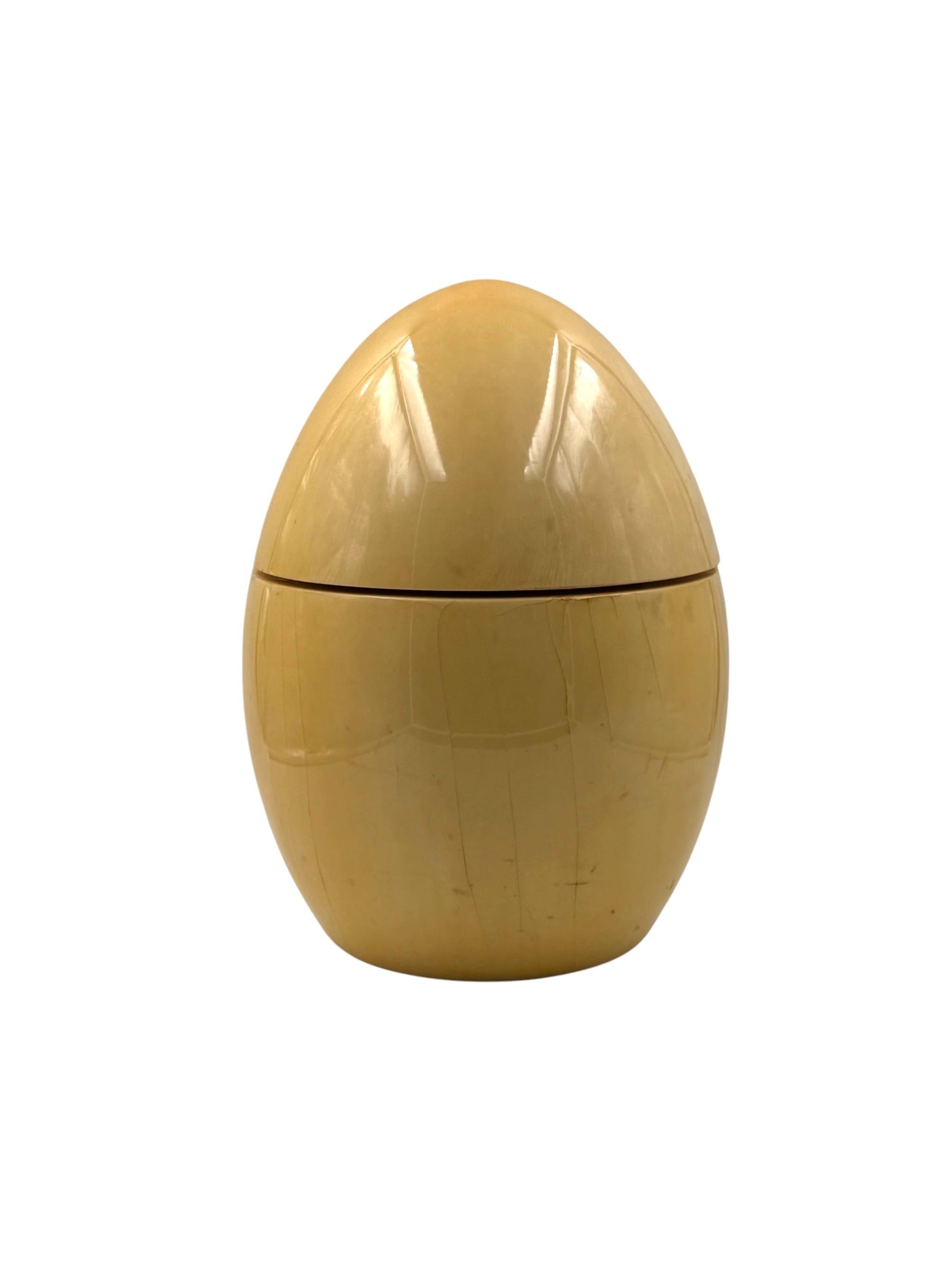 Legno Tommaso Barbi, rare egg shaped large parchment box, TB Italy, ca. 1970 in vendita
