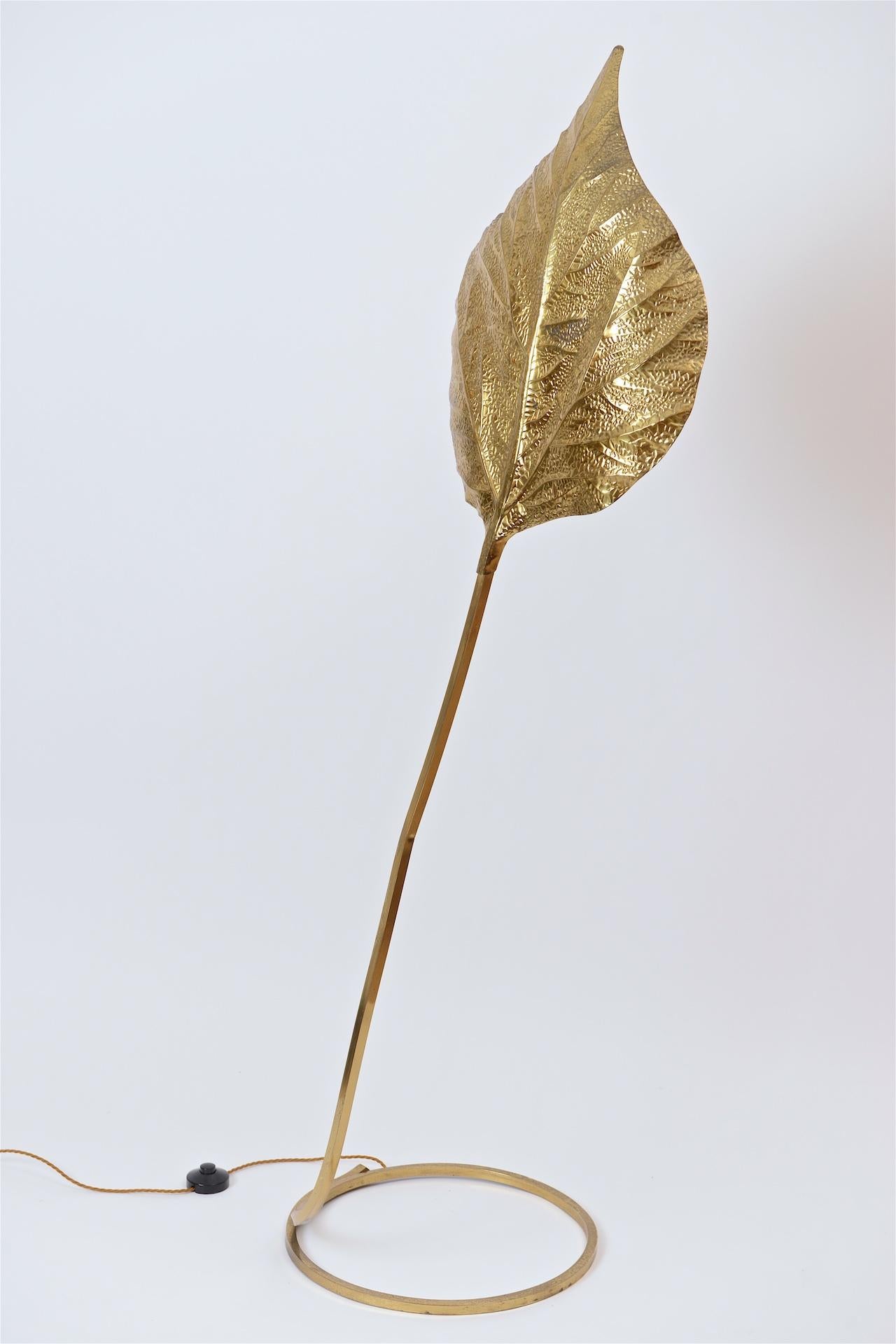 This iconic, single leaf ‘Rabarbaro’ lamp by Tommaso Barbi was produced by Carlo Giorgi in Italy, circa 1970. The circular brass frame sweeps upwards from the base to support the large, decorative, hammered brass leaf. The lamp produces a beautiful