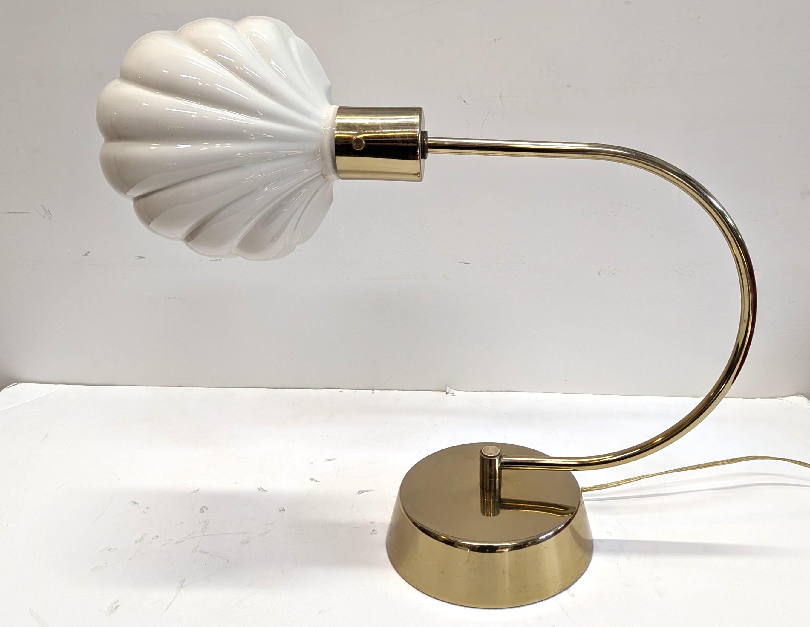 Tommaso Barbi Scallop Shell Table Lamp In Good Condition For Sale In New York, NY