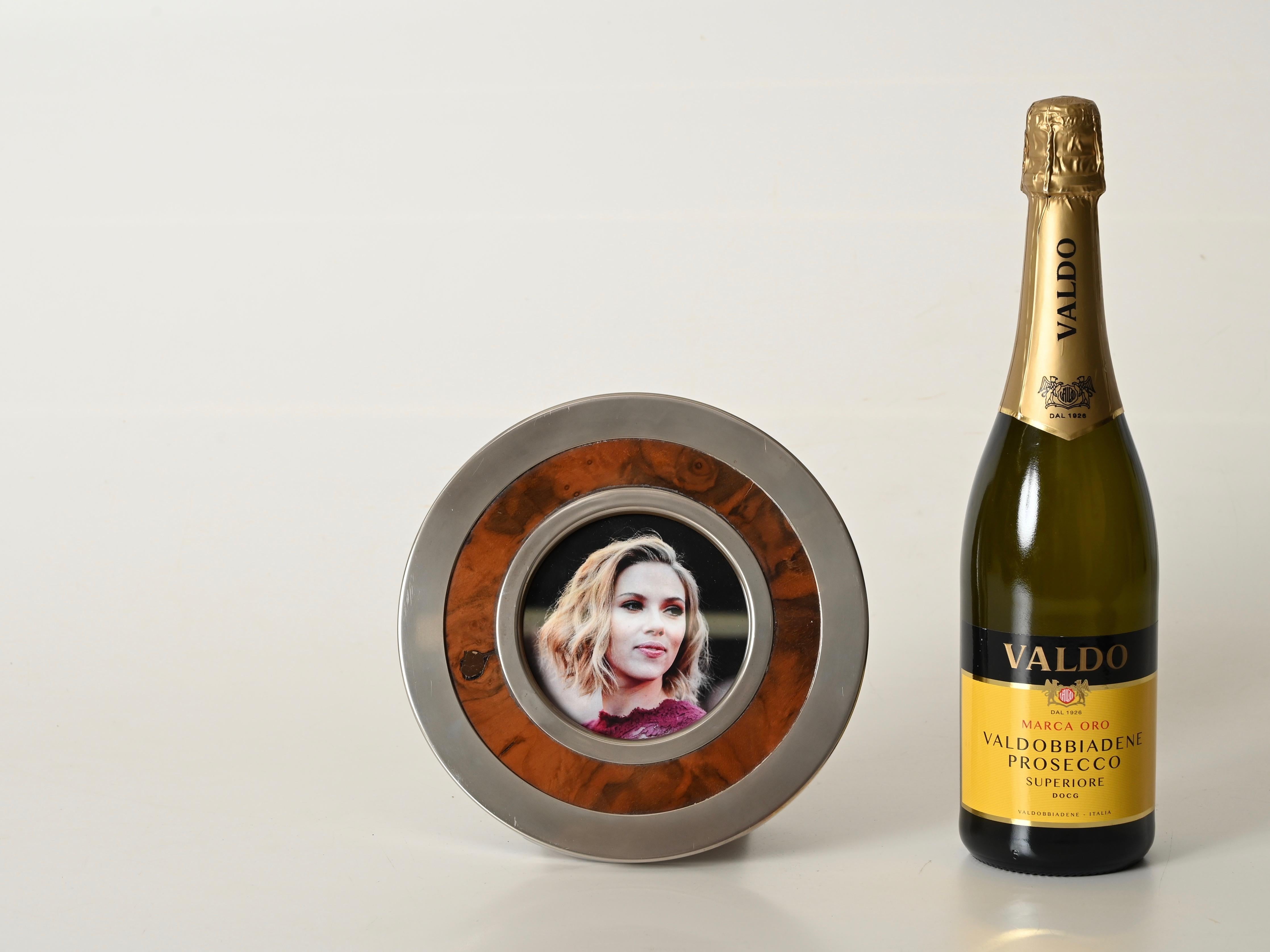 Mid-Century Modern Tommaso Barbi Signed Burl and Chrome Round Picture Frame, Italy 1970s For Sale