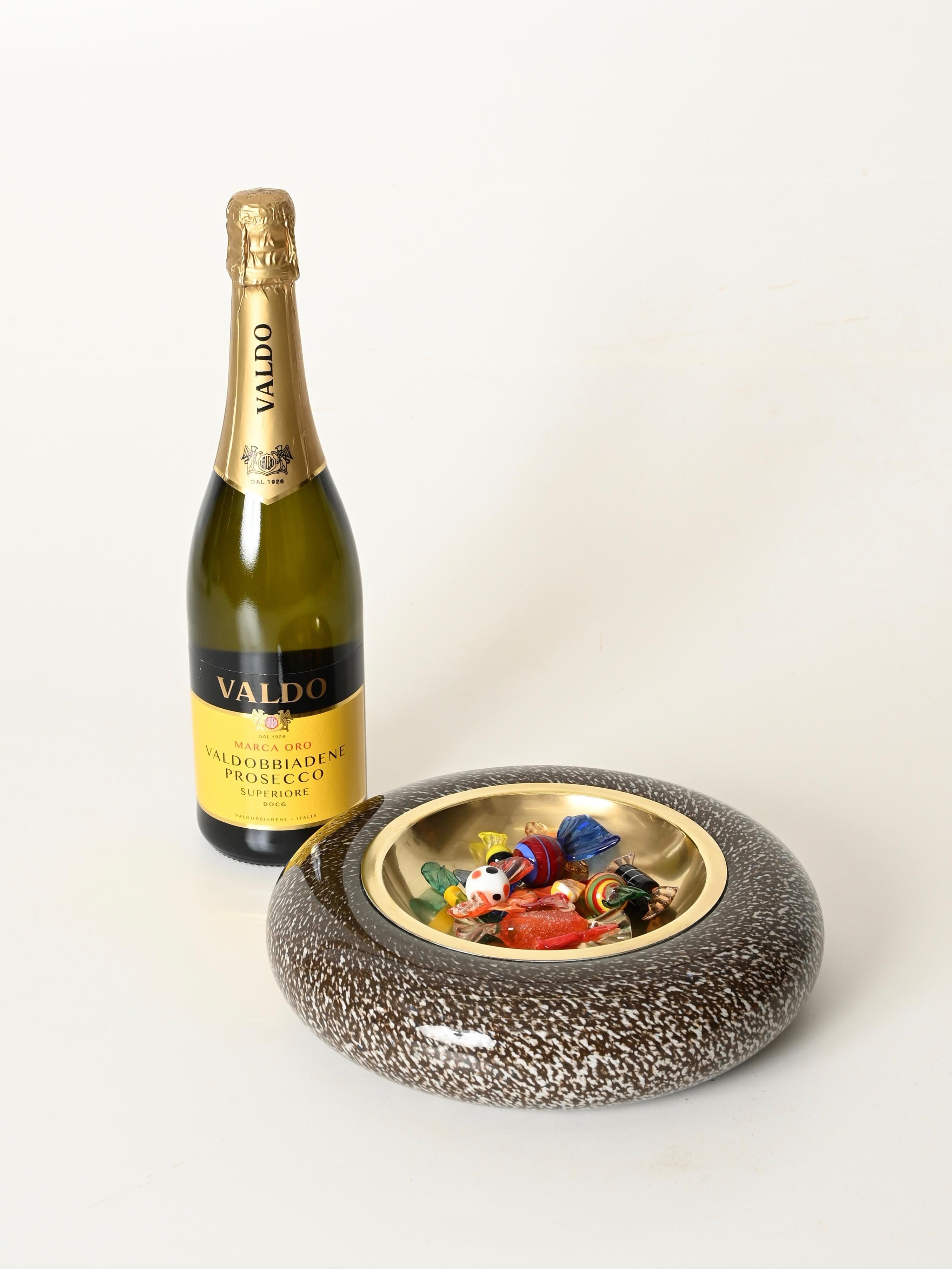 Tommaso Barbi Signiert Murano Glas und Messing Aschenbecher oder Valet Tablett, Italien 1970er im Angebot 5