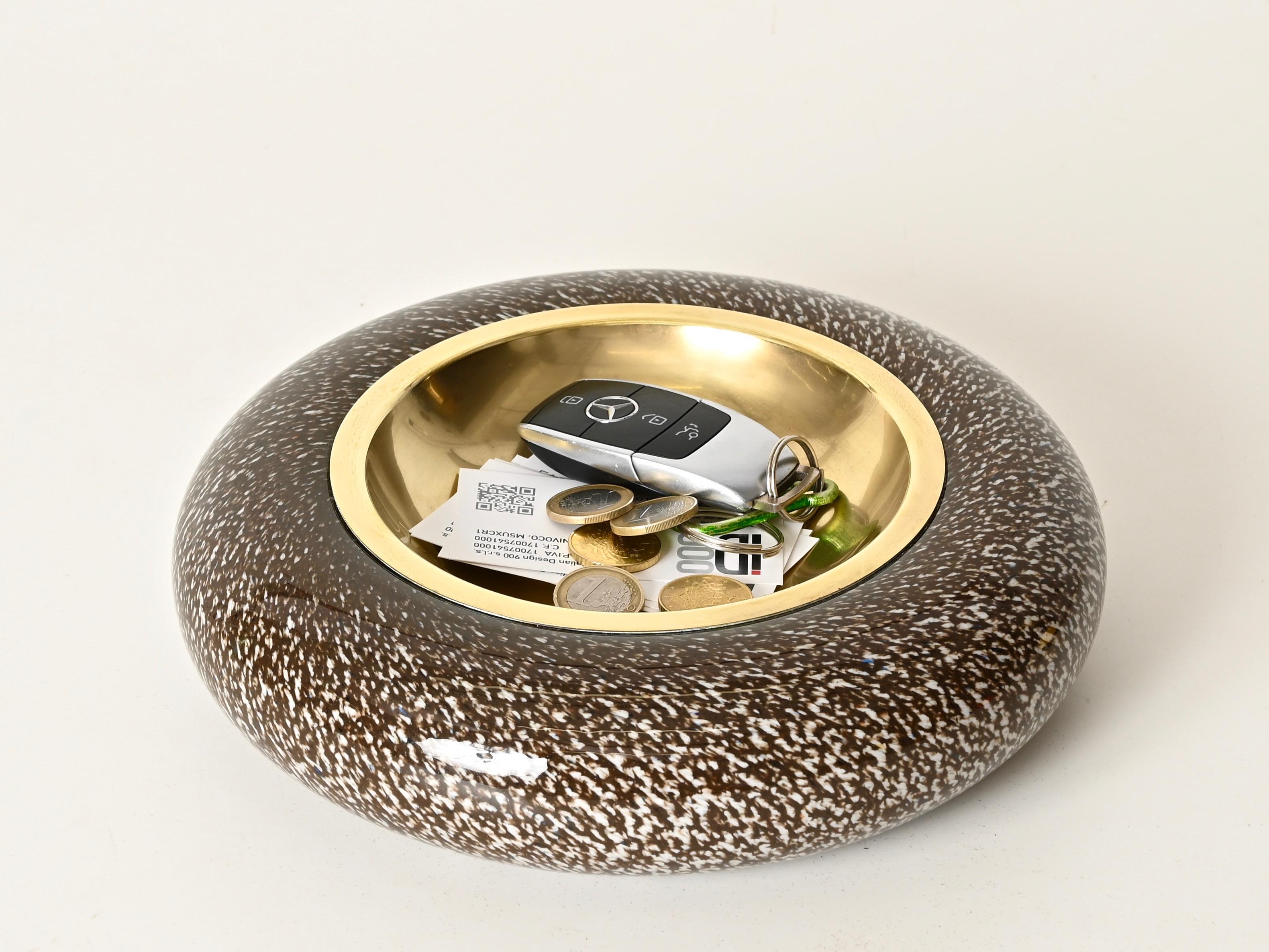 Tommaso Barbi Signiert Murano Glas und Messing Aschenbecher oder Valet Tablett, Italien 1970er im Zustand „Gut“ im Angebot in Roma, IT