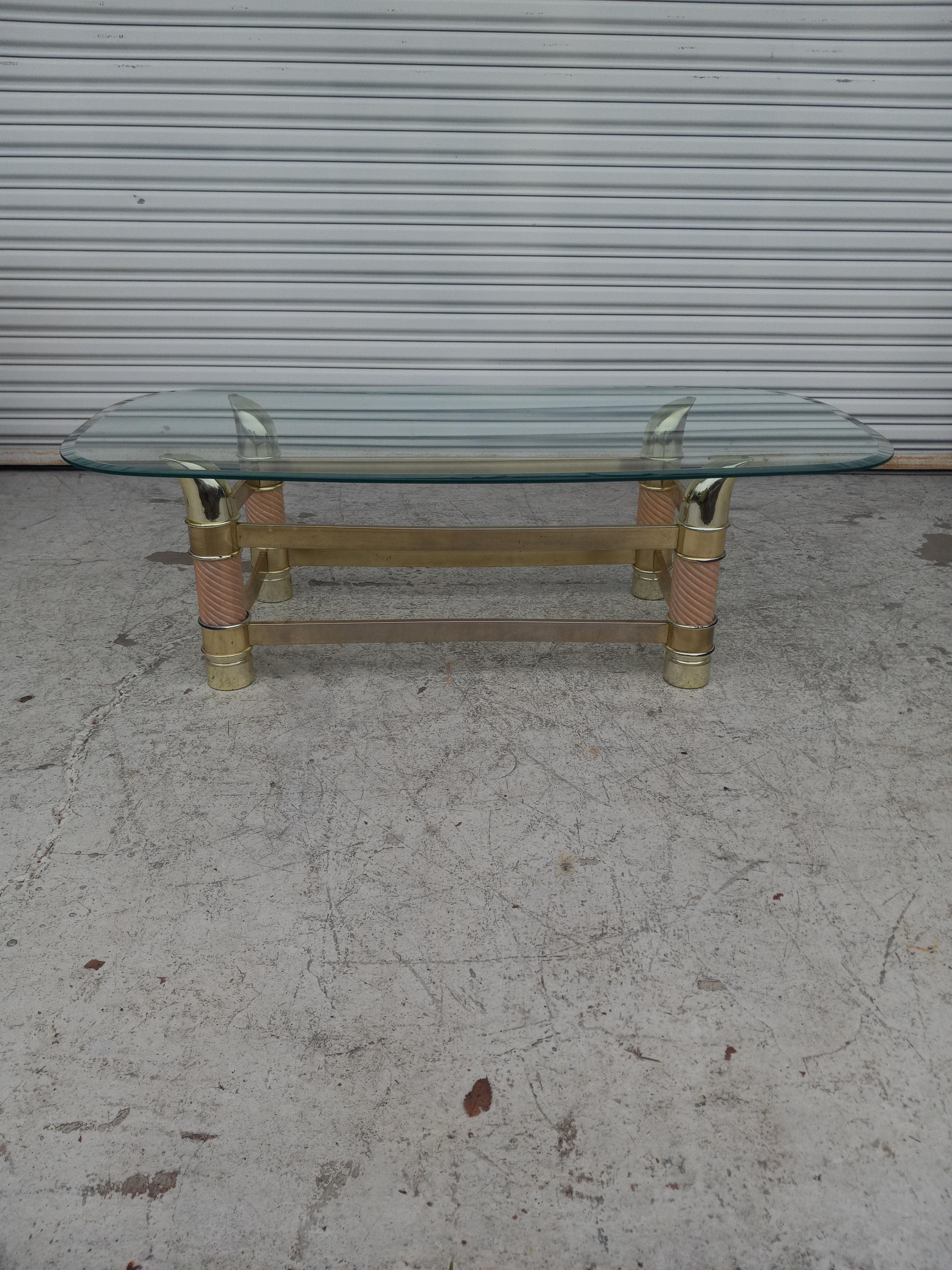 20ième siècle Table basse italienne en fausse défense de style Tommaso Barbi en vente