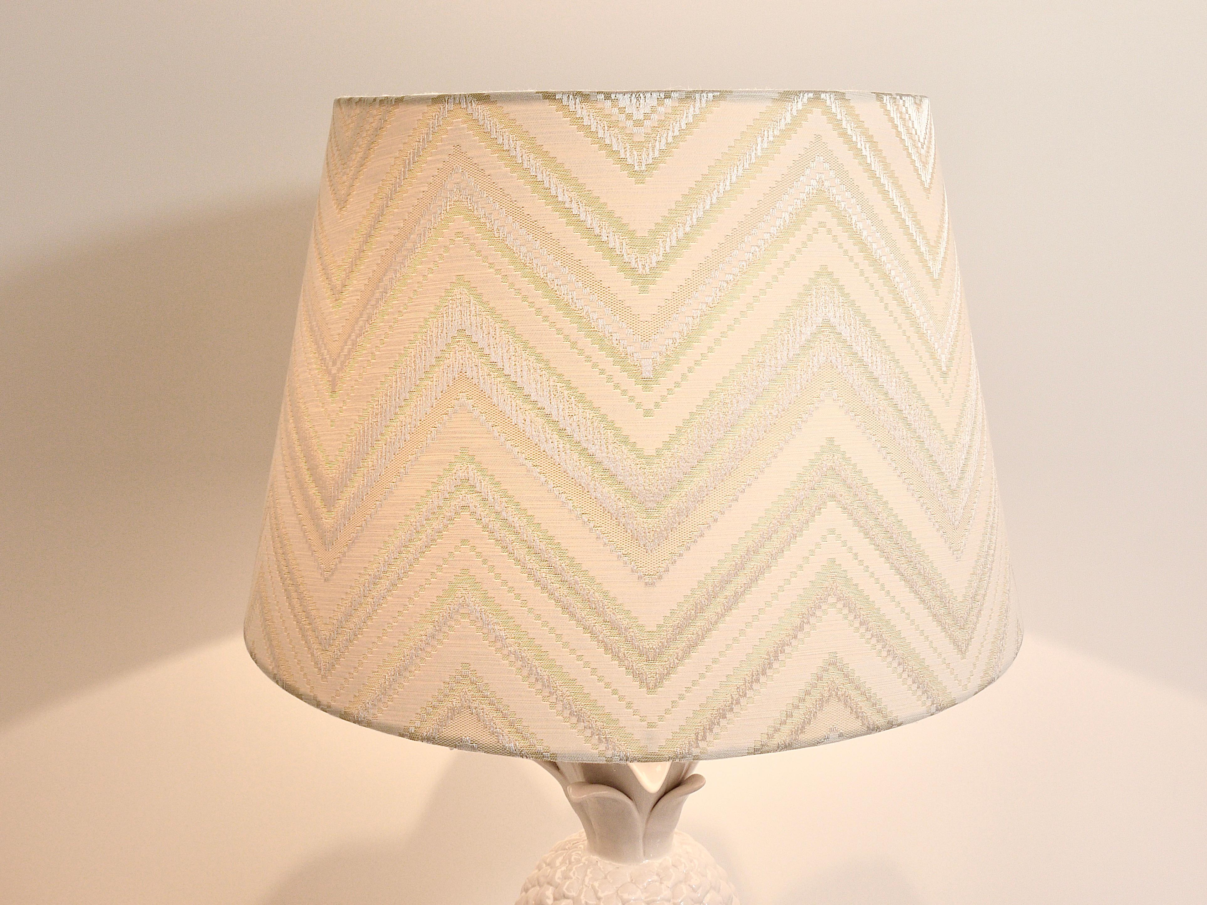 Tommaso Barbi Style White Pineapple Hollywood Regency Table Lamp, Italy, 1970s For Sale 4
