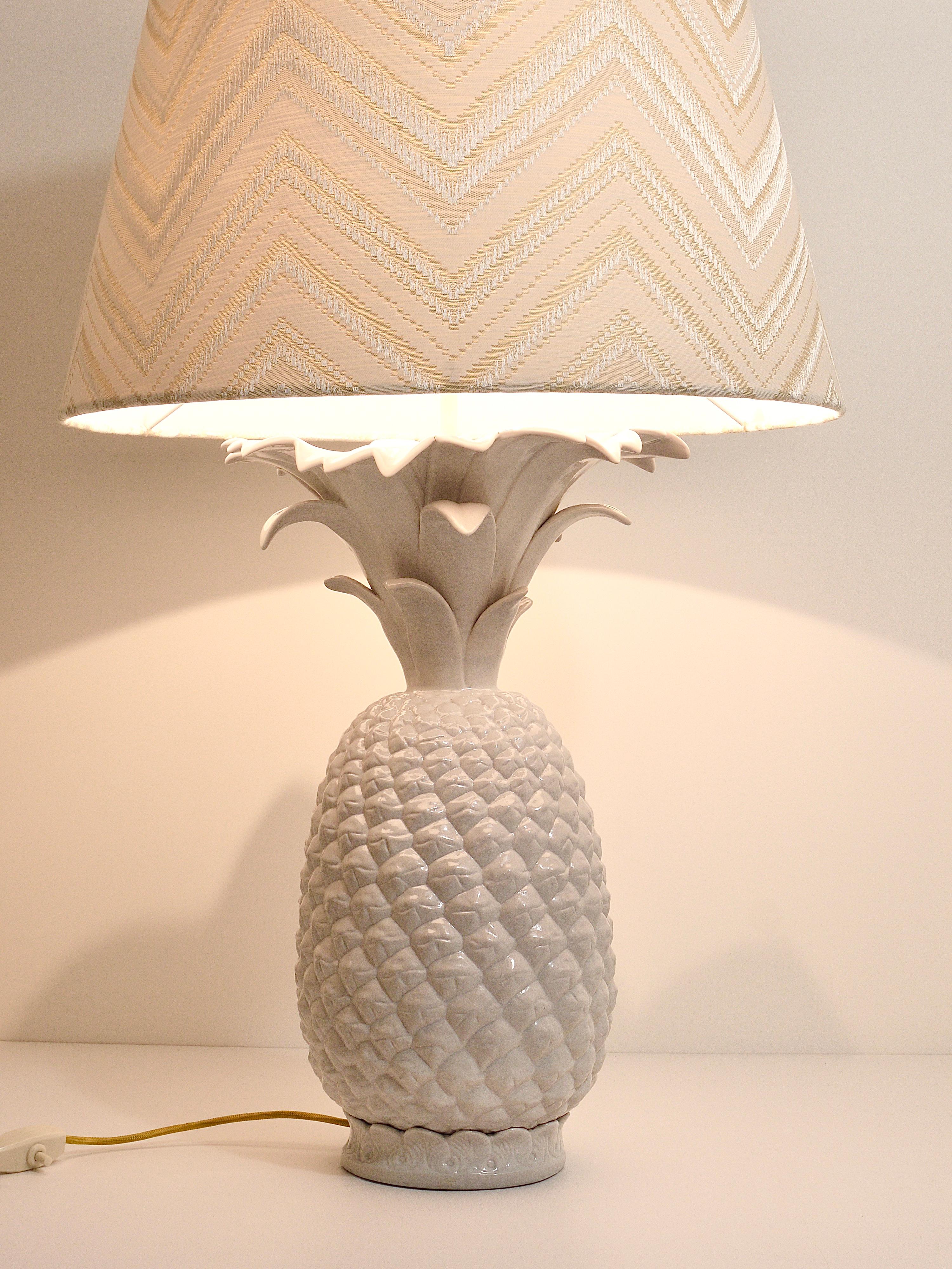 Tommaso Barbi Style White Pineapple Hollywood Regency Table Lamp, Italy, 1970s For Sale 10