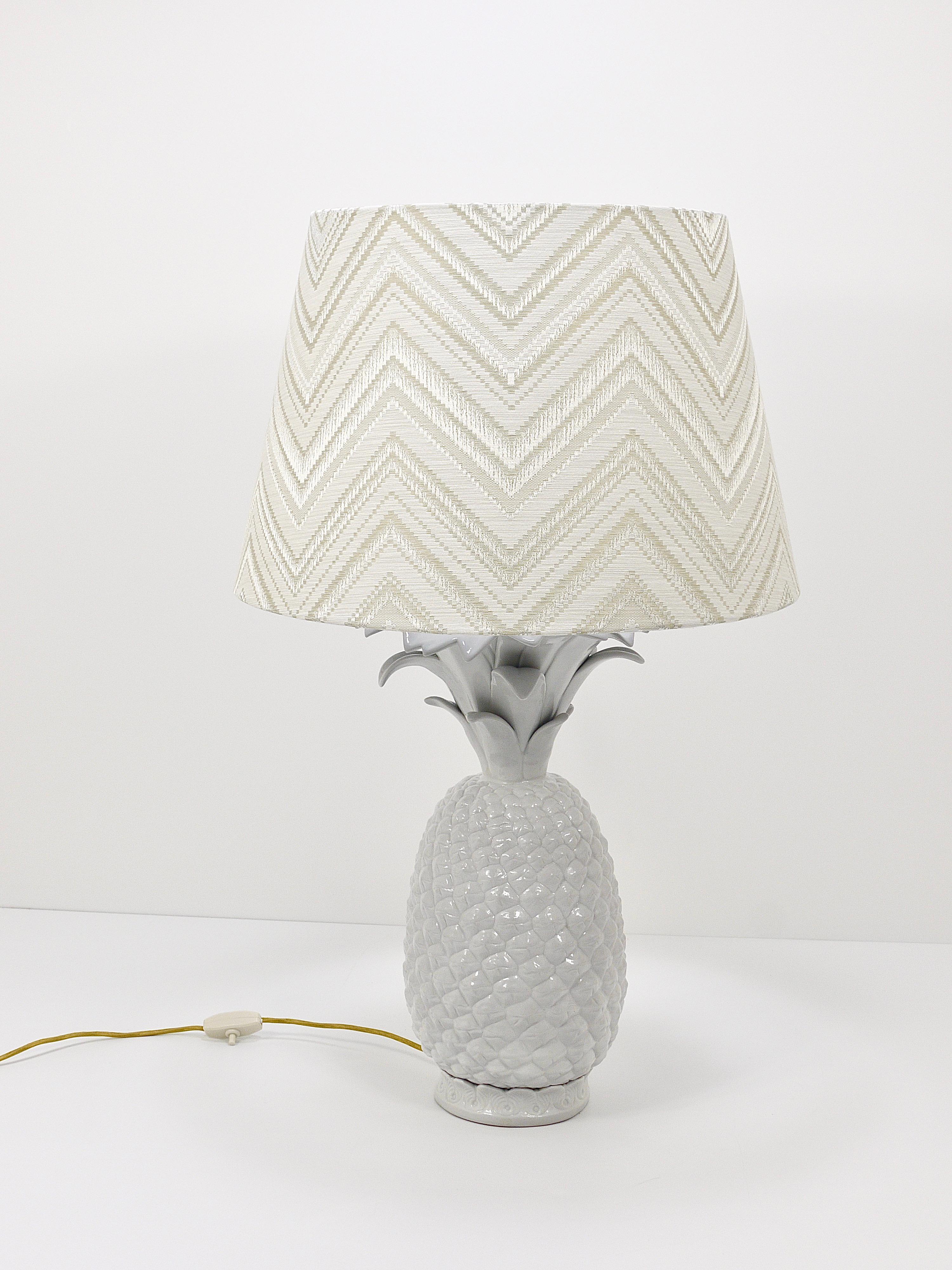 Tommaso Barbi Style White Pineapple Hollywood Regency Table Lamp, Italy, 1970s For Sale 2